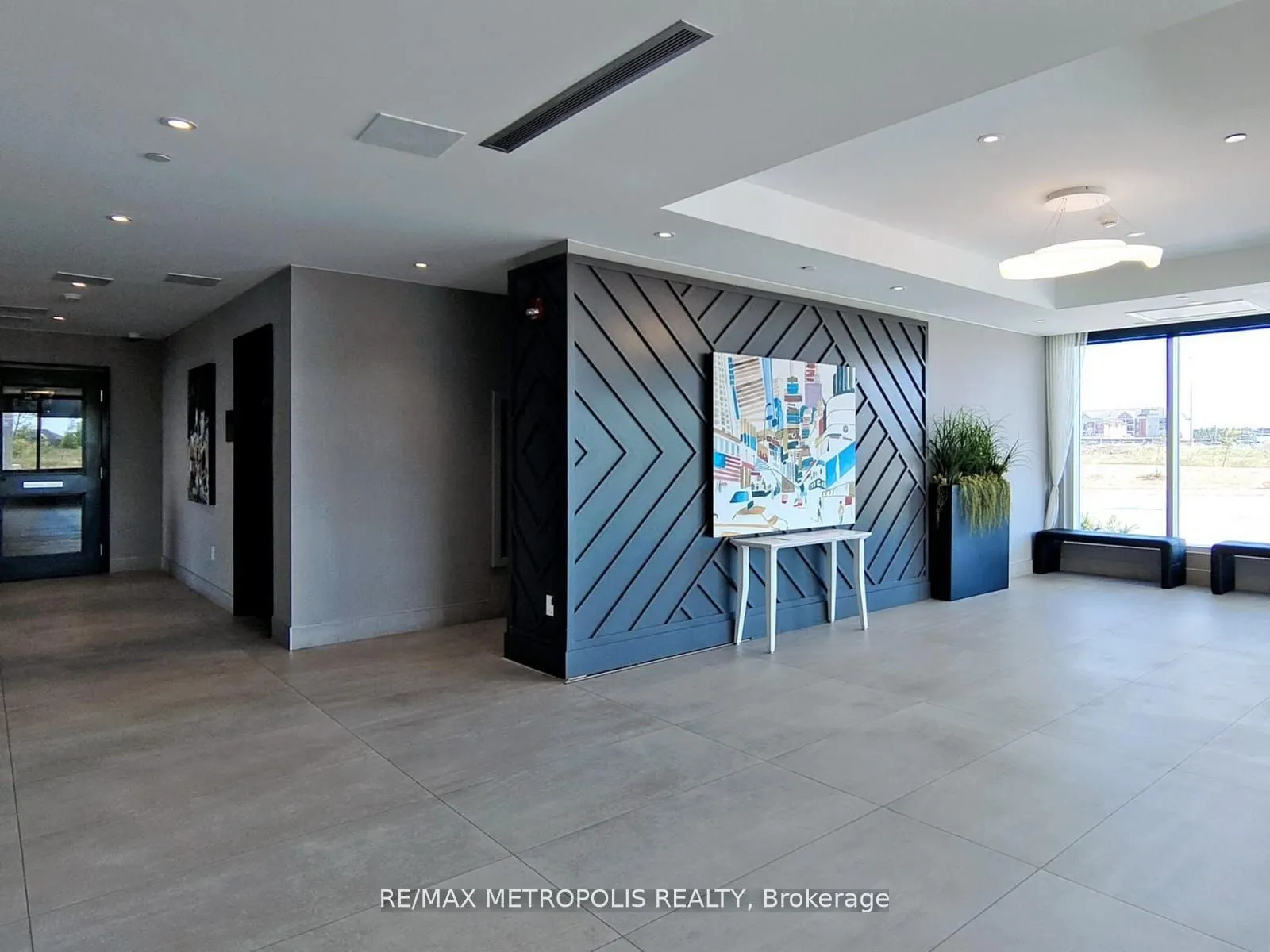 200 Lagerfeld Drive #401