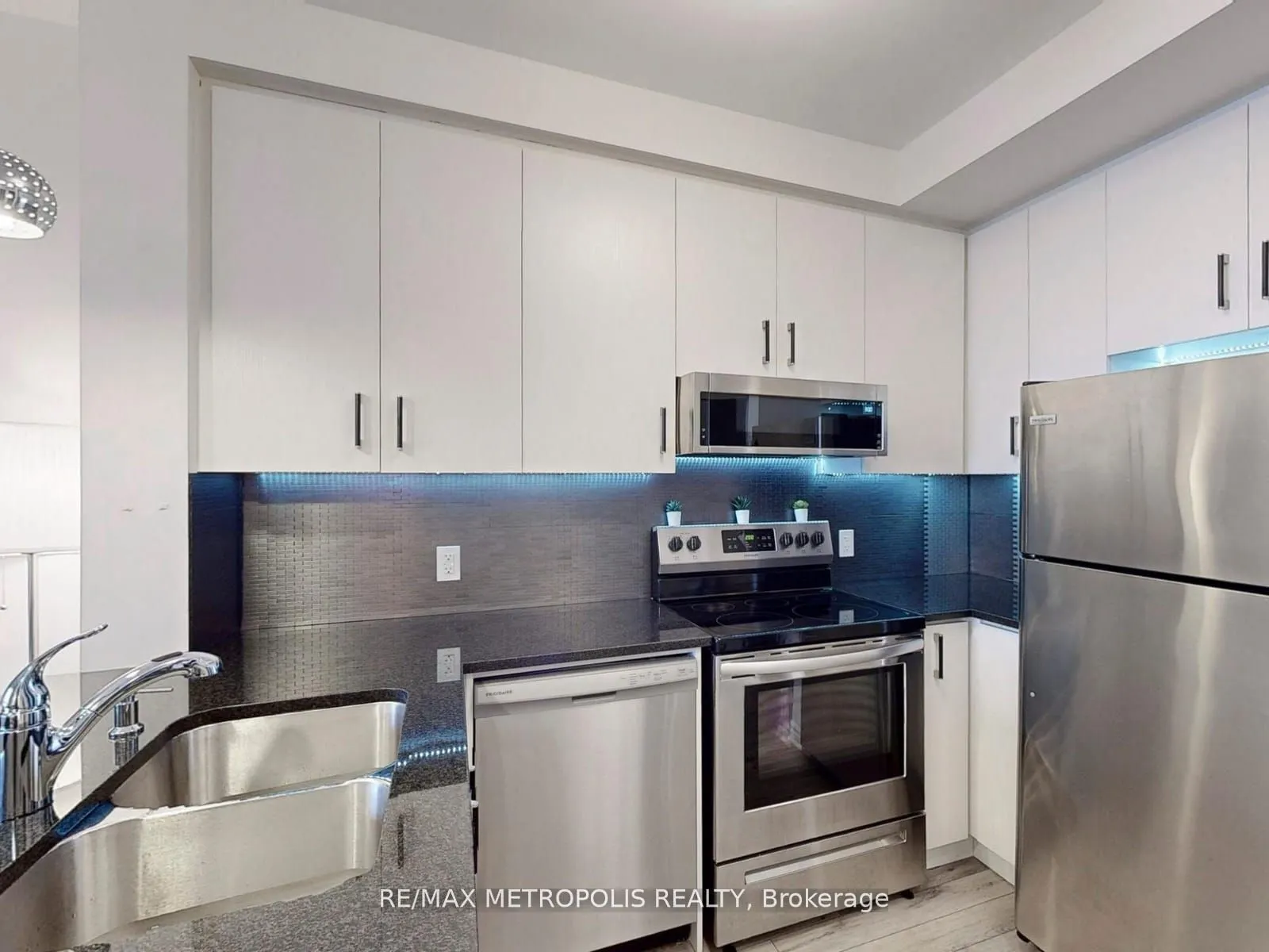 200 Lagerfeld Drive #401