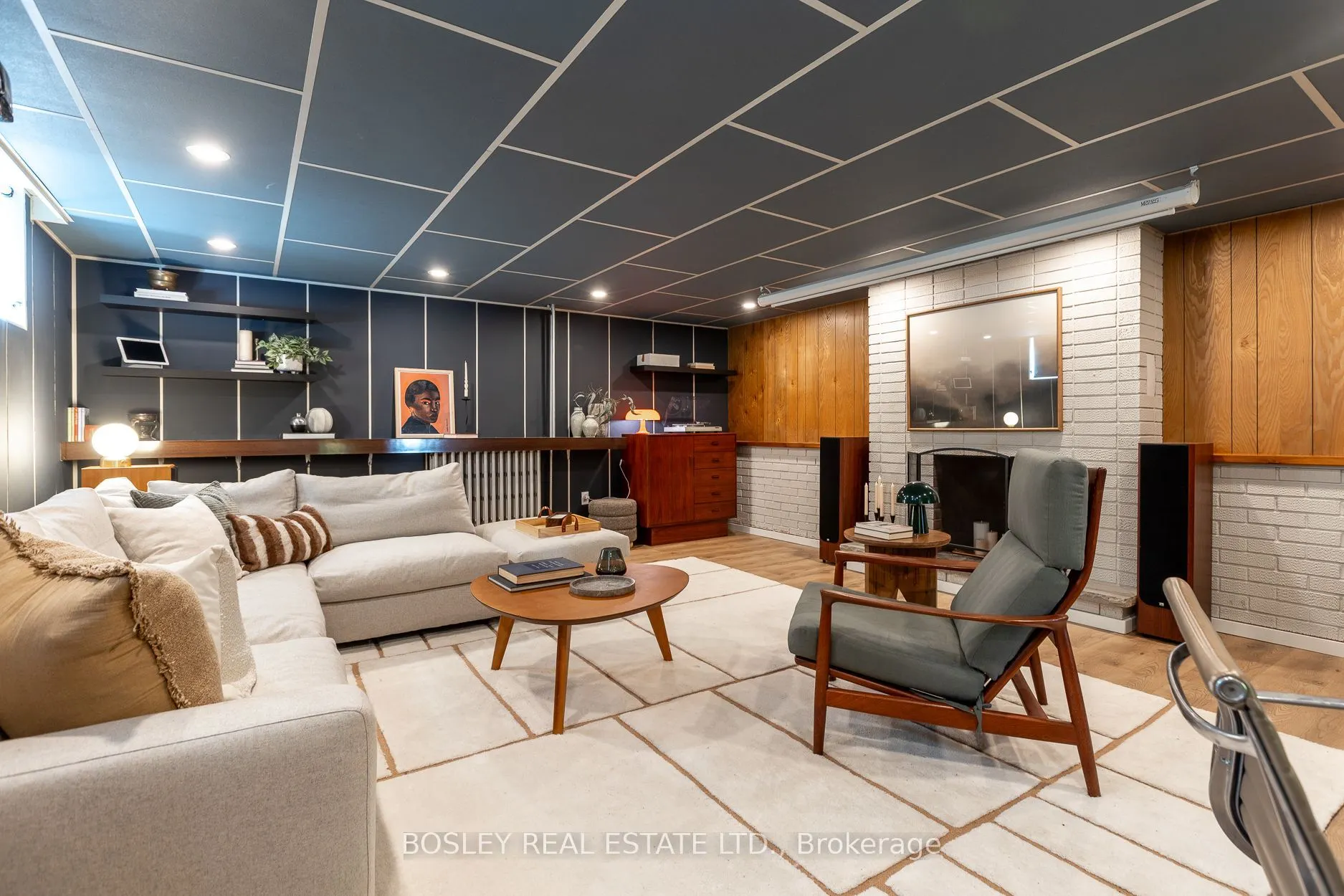 16 Delroy Drive