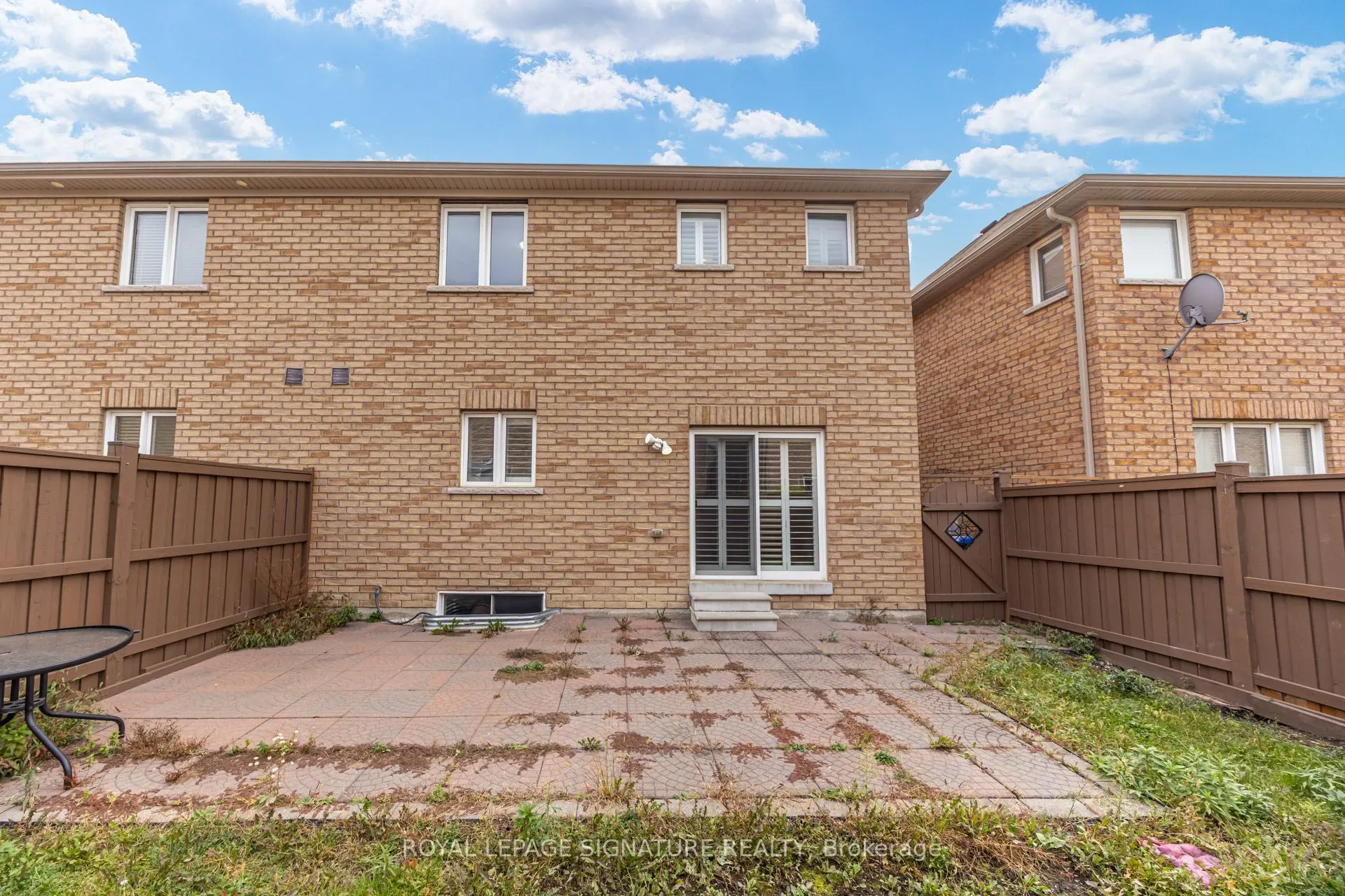 42 Daden Oaks Drive #(Upper)