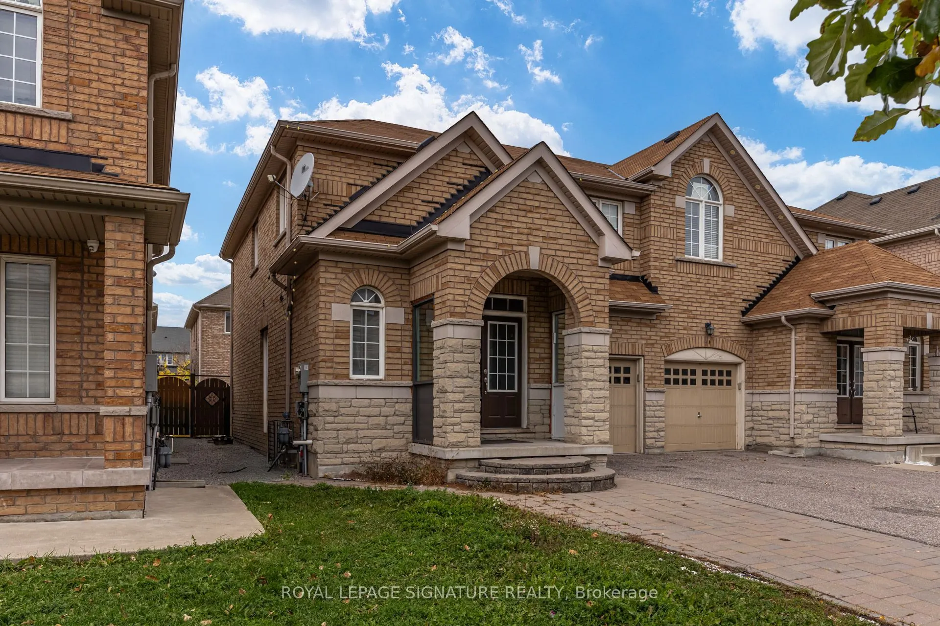 42 Daden Oaks Drive #(Upper)
