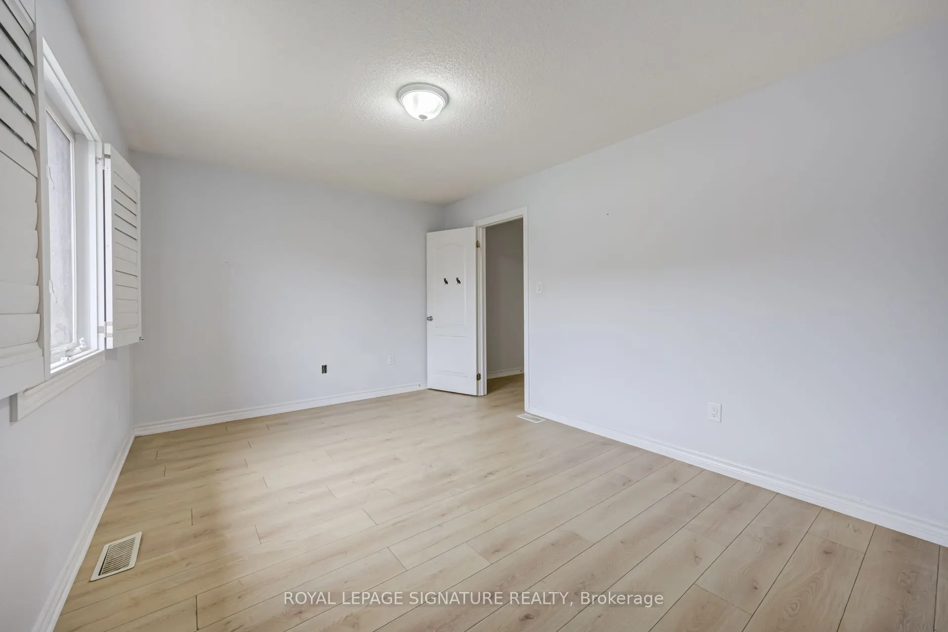 42 Daden Oaks Drive #(Upper)