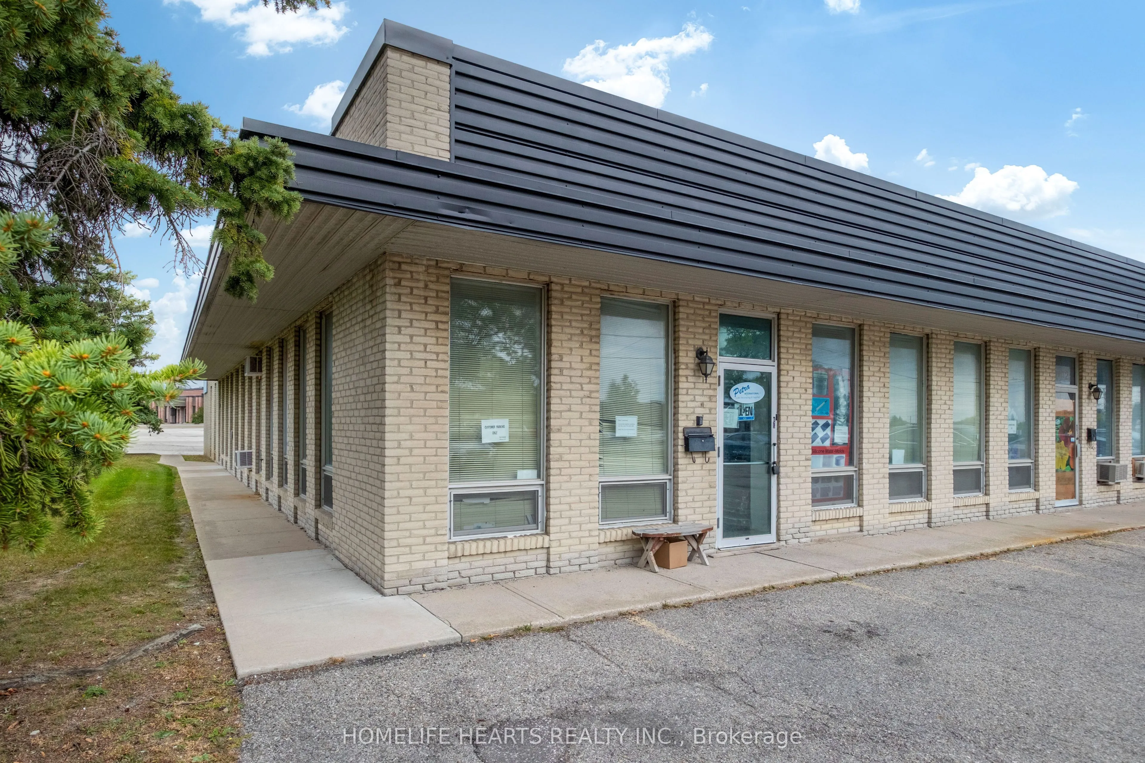 1260 Fewster Drive #1