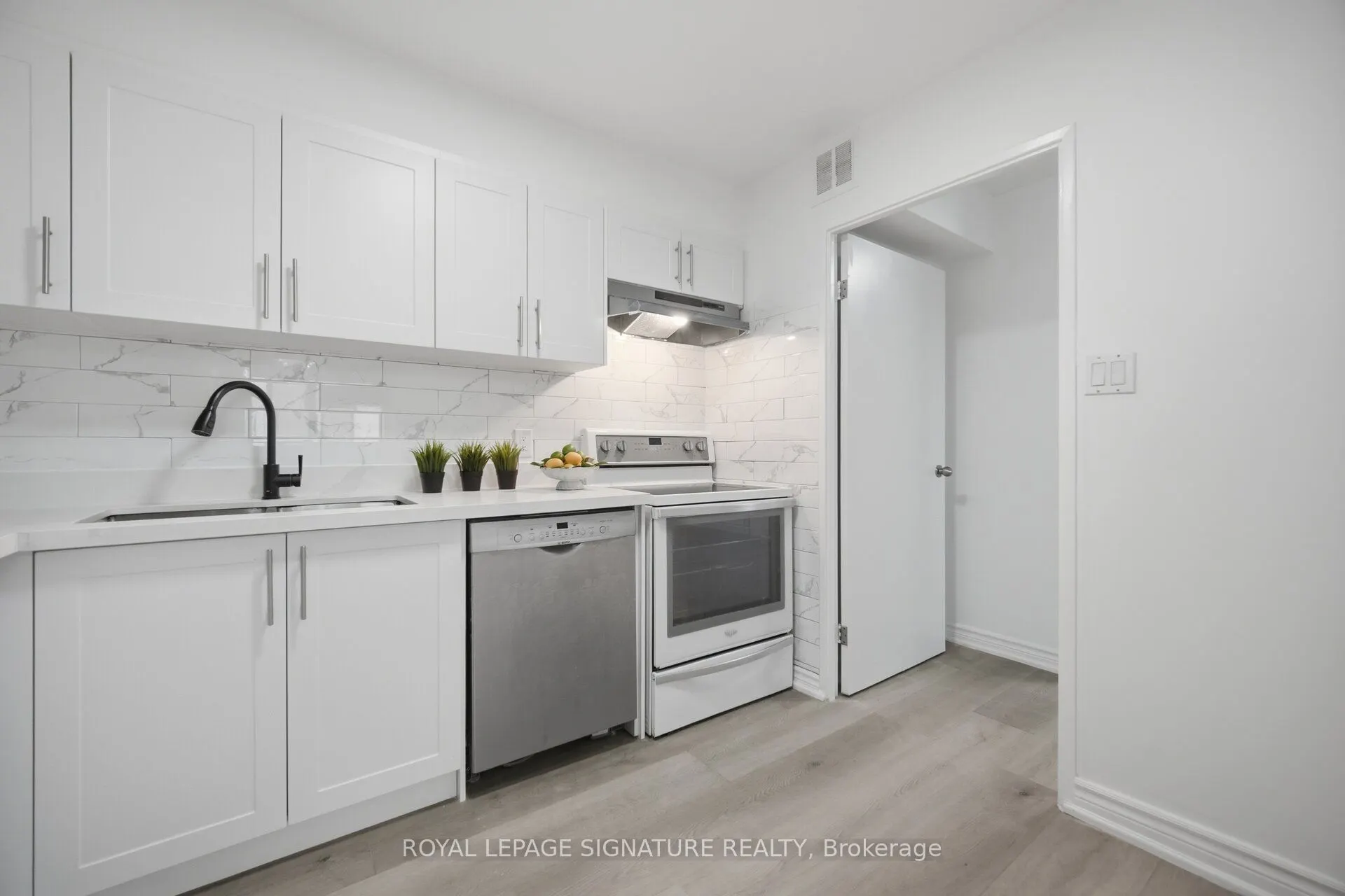 1580 Mississauga Valley Boulevard #906