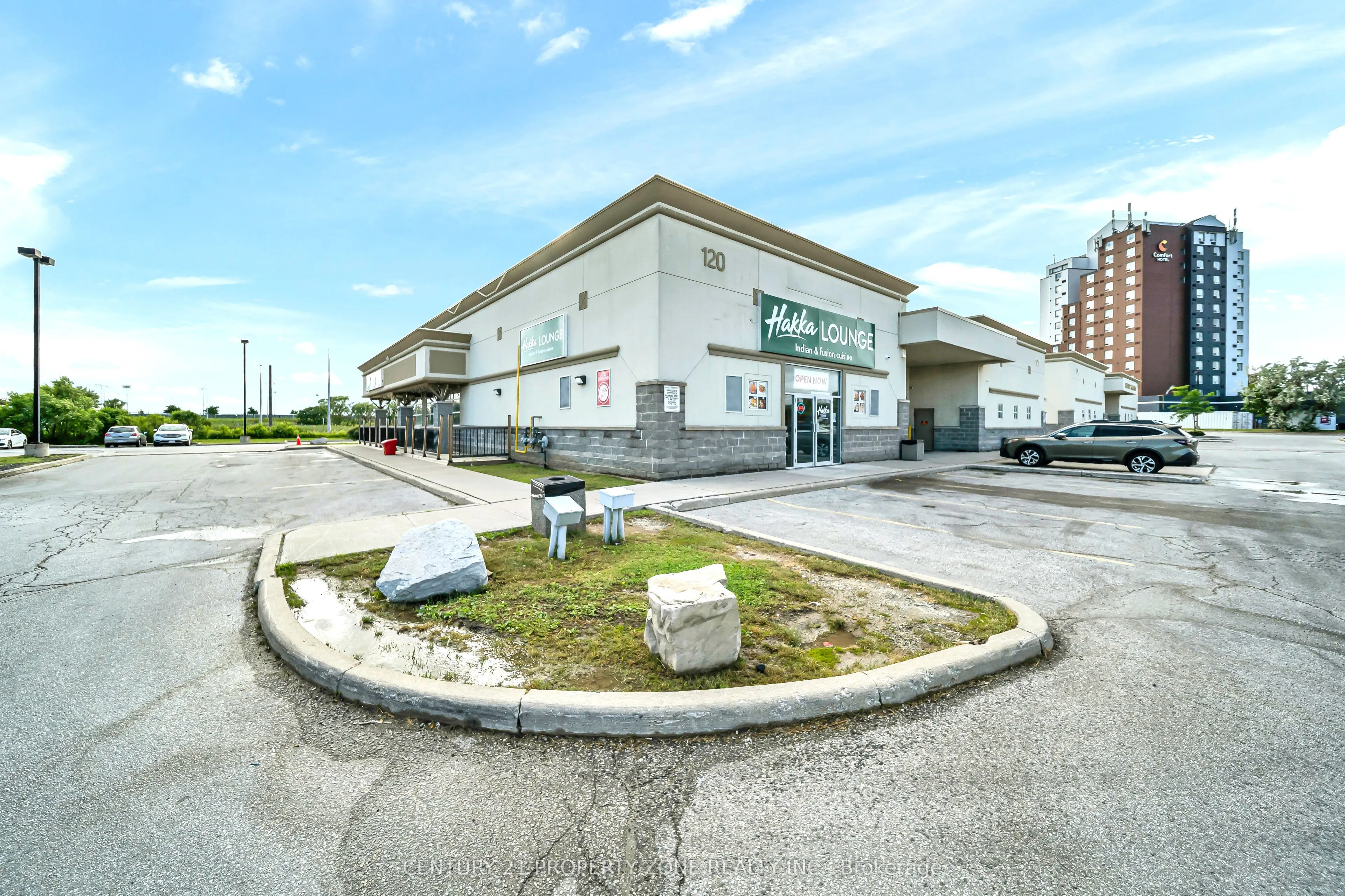 120 Queen Plate Drive #12