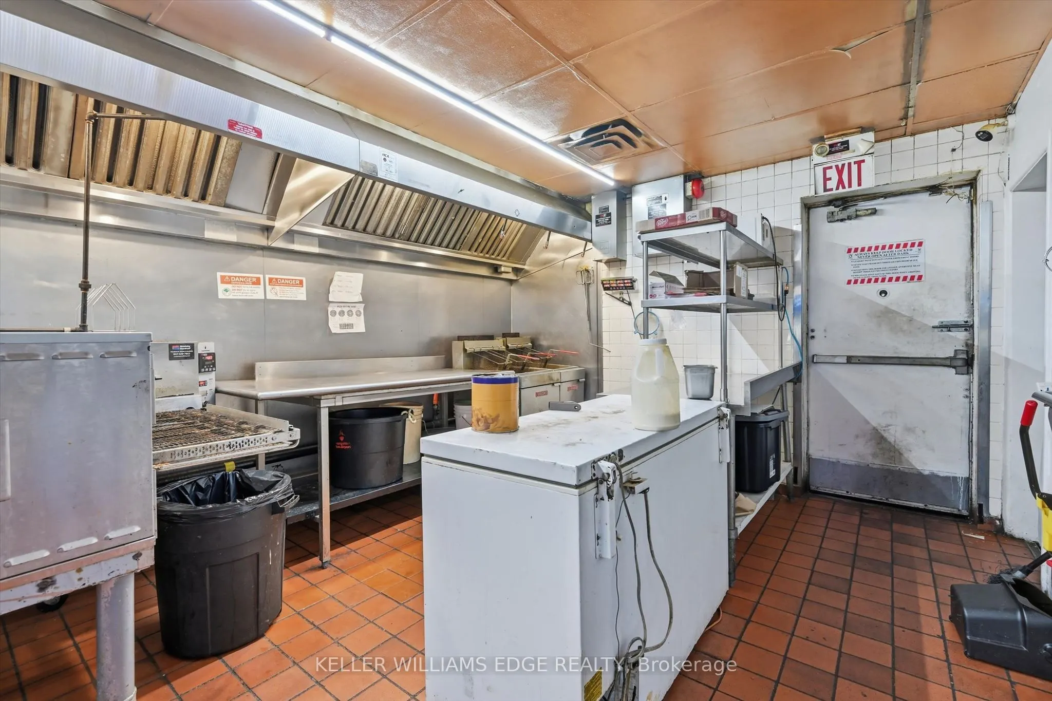 716 MAIN Street E