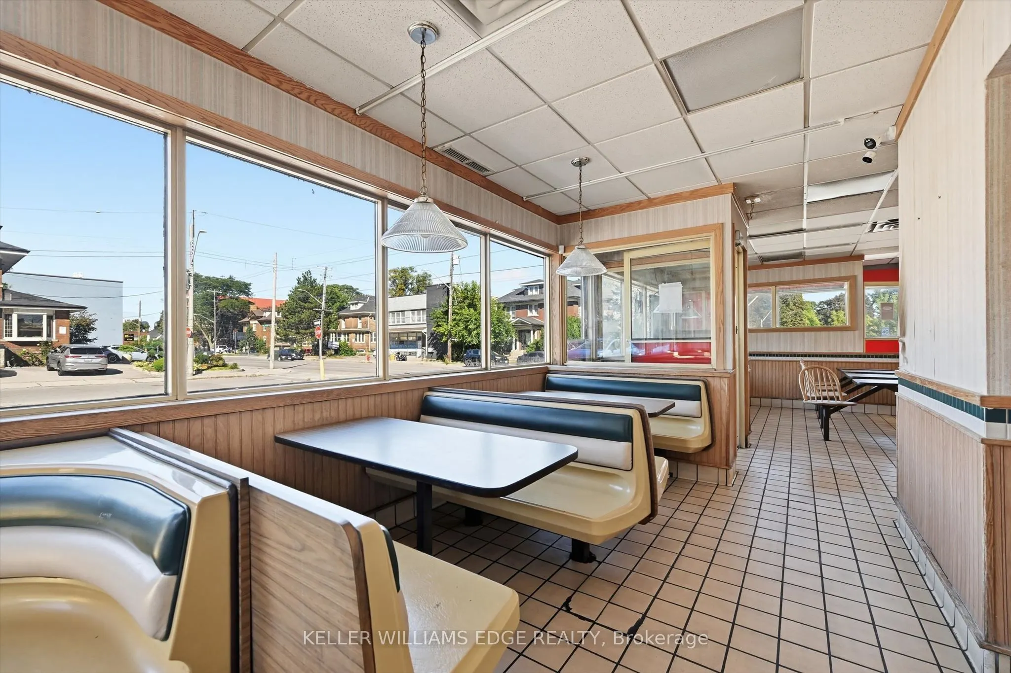 716 MAIN Street E