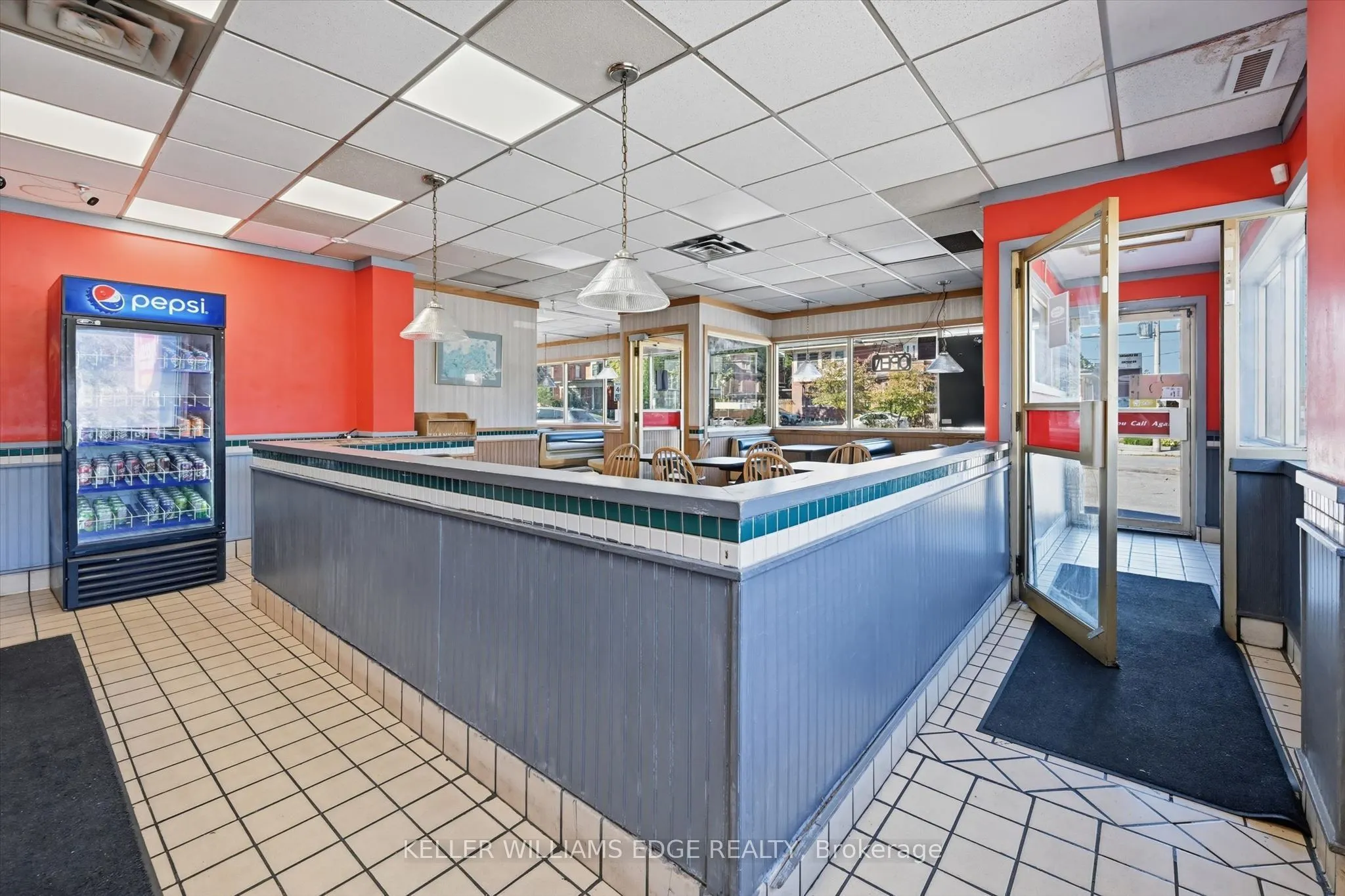 716 MAIN Street E