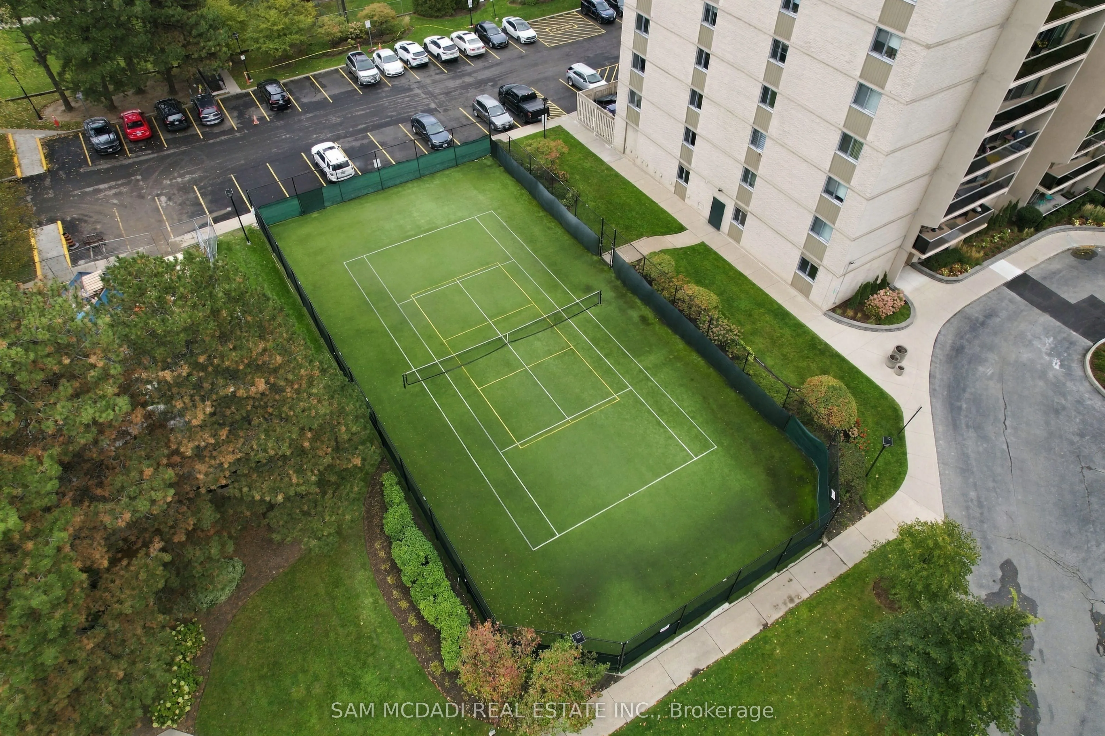 812 Burnhamthorpe Road #206
