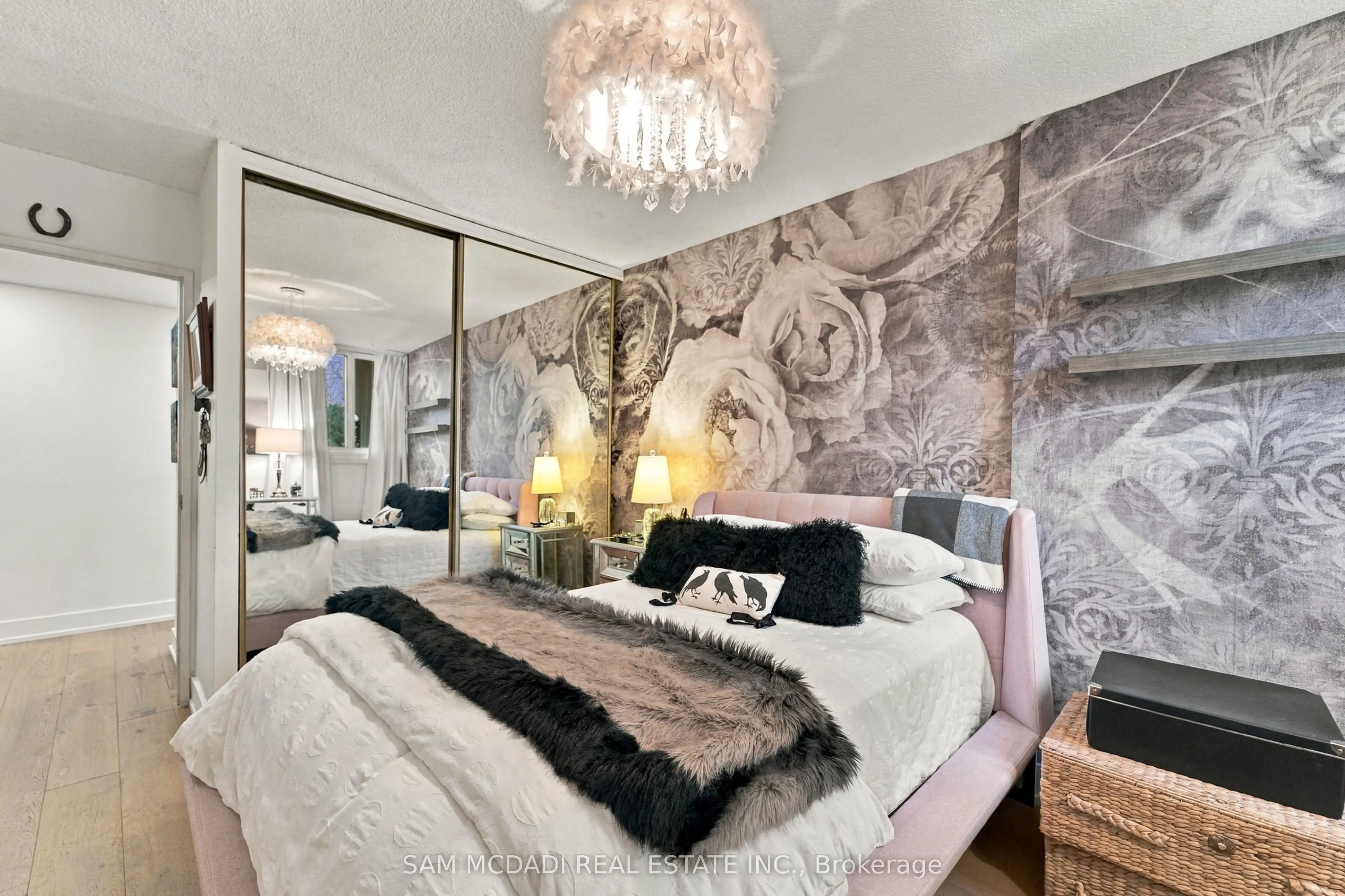 812 Burnhamthorpe Road #206