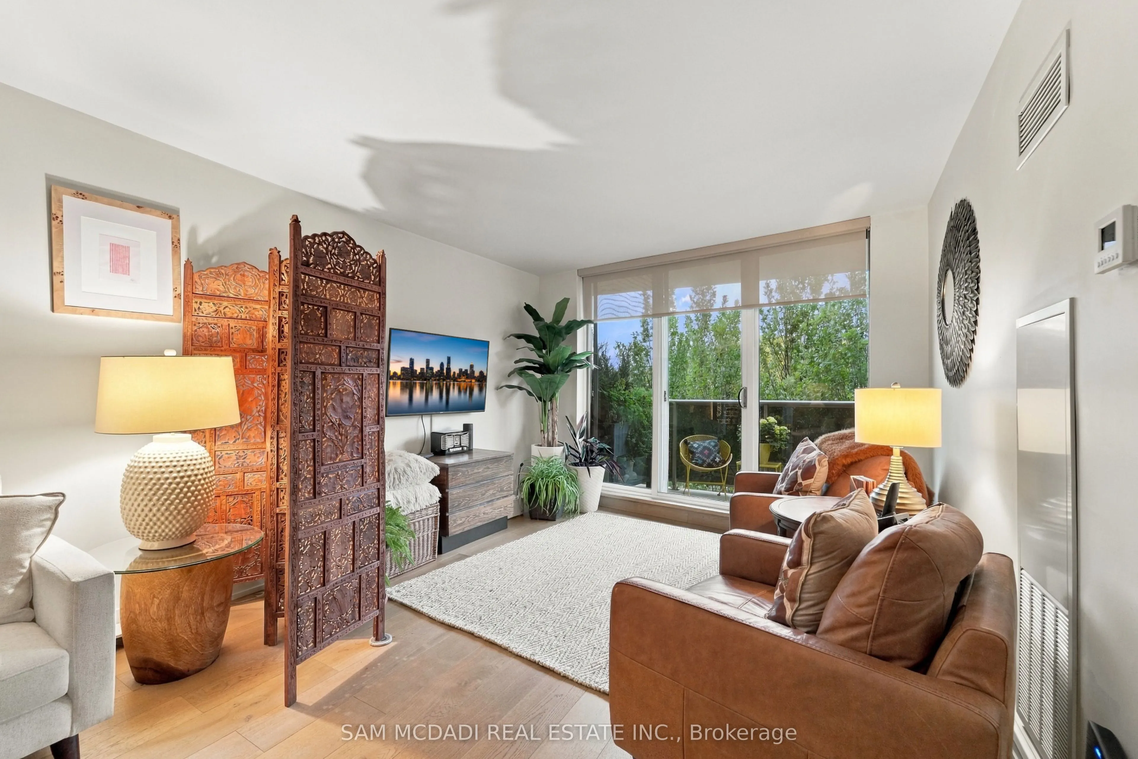 812 Burnhamthorpe Road #206