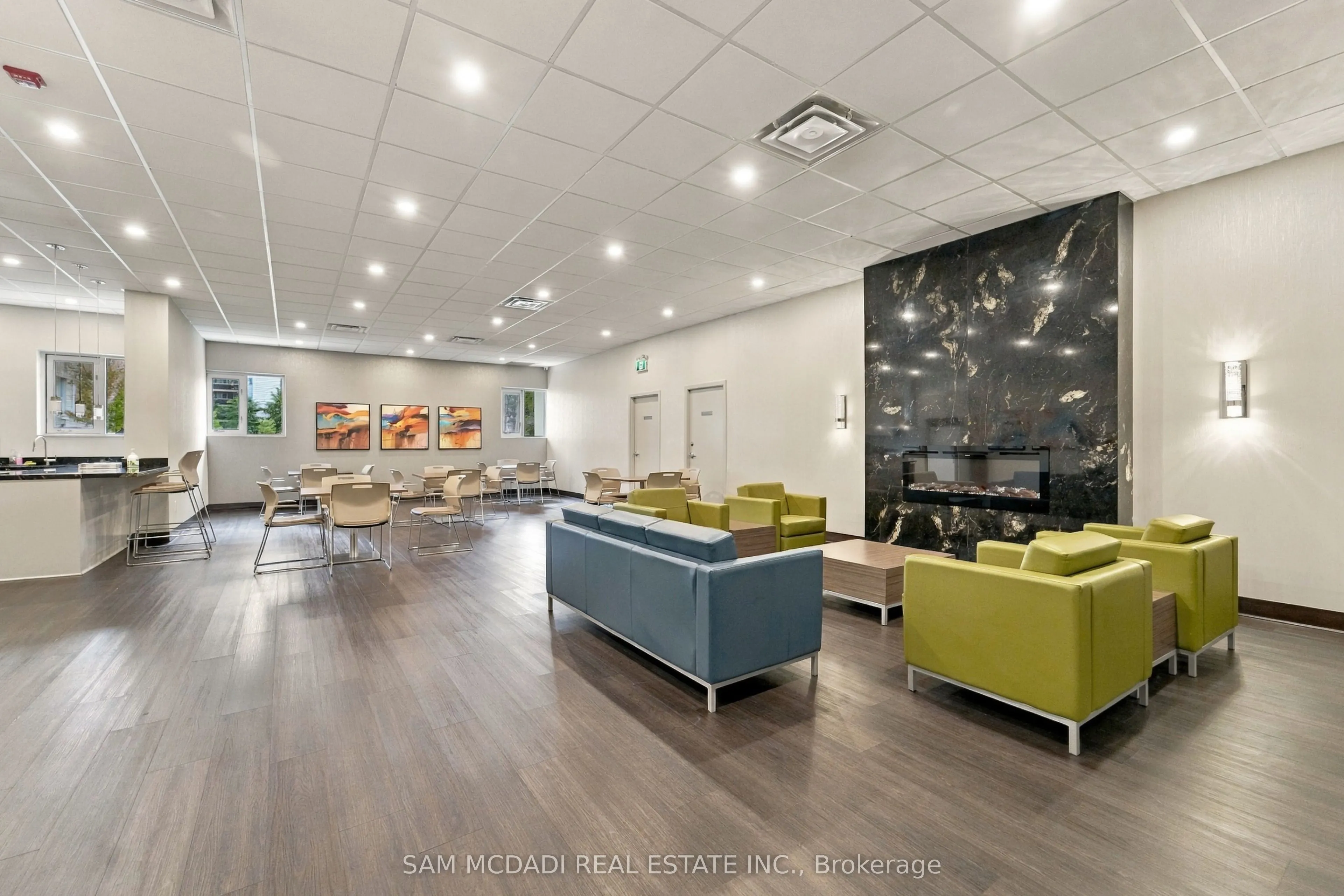 812 Burnhamthorpe Road #206