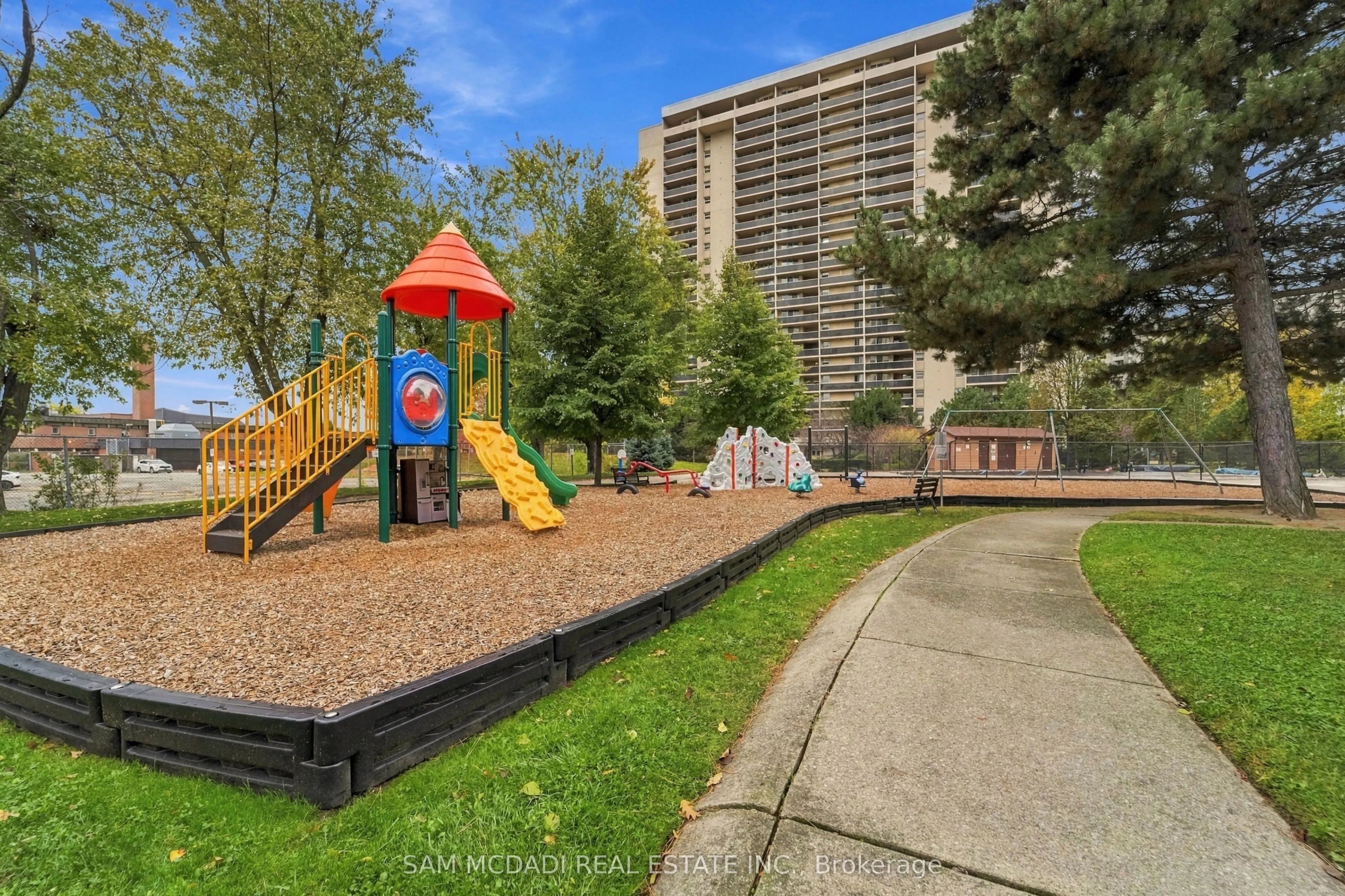 812 Burnhamthorpe Road #206
