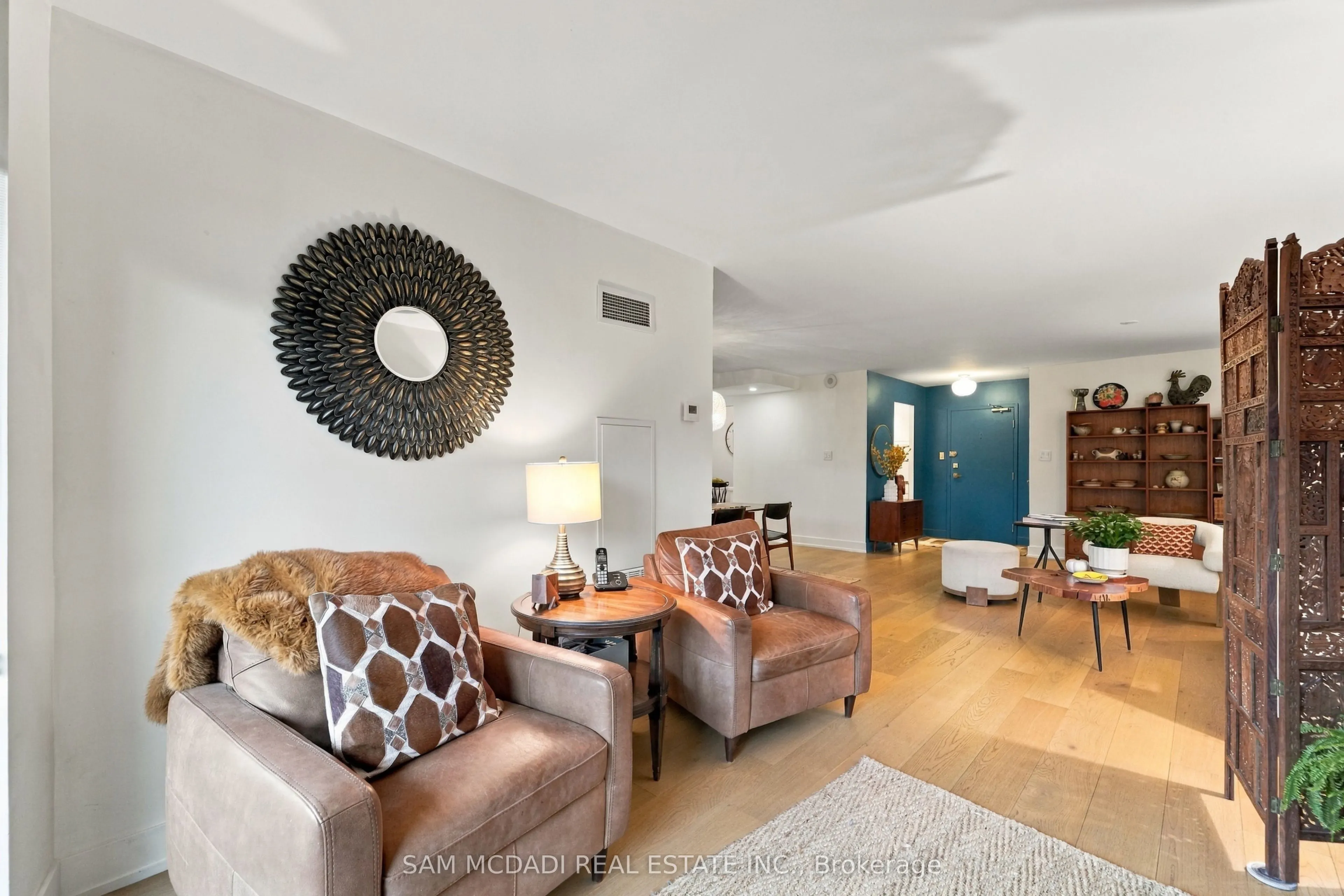 812 Burnhamthorpe Road #206