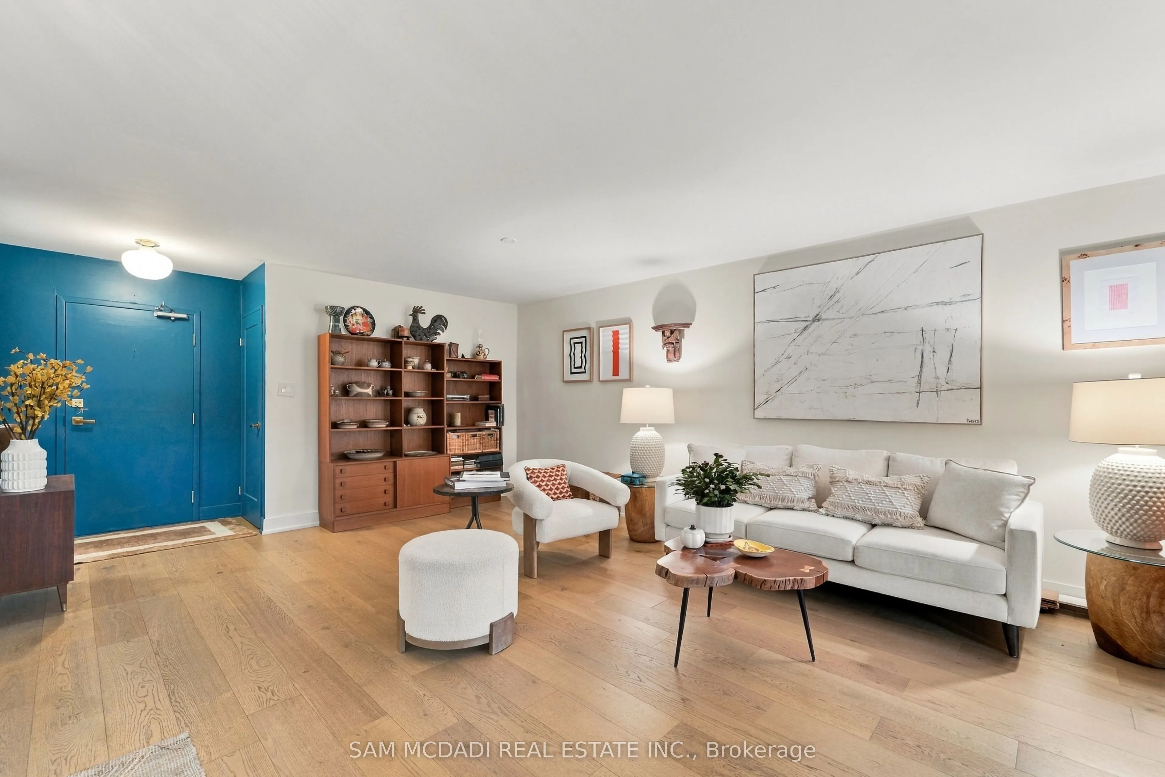 812 Burnhamthorpe Road #206