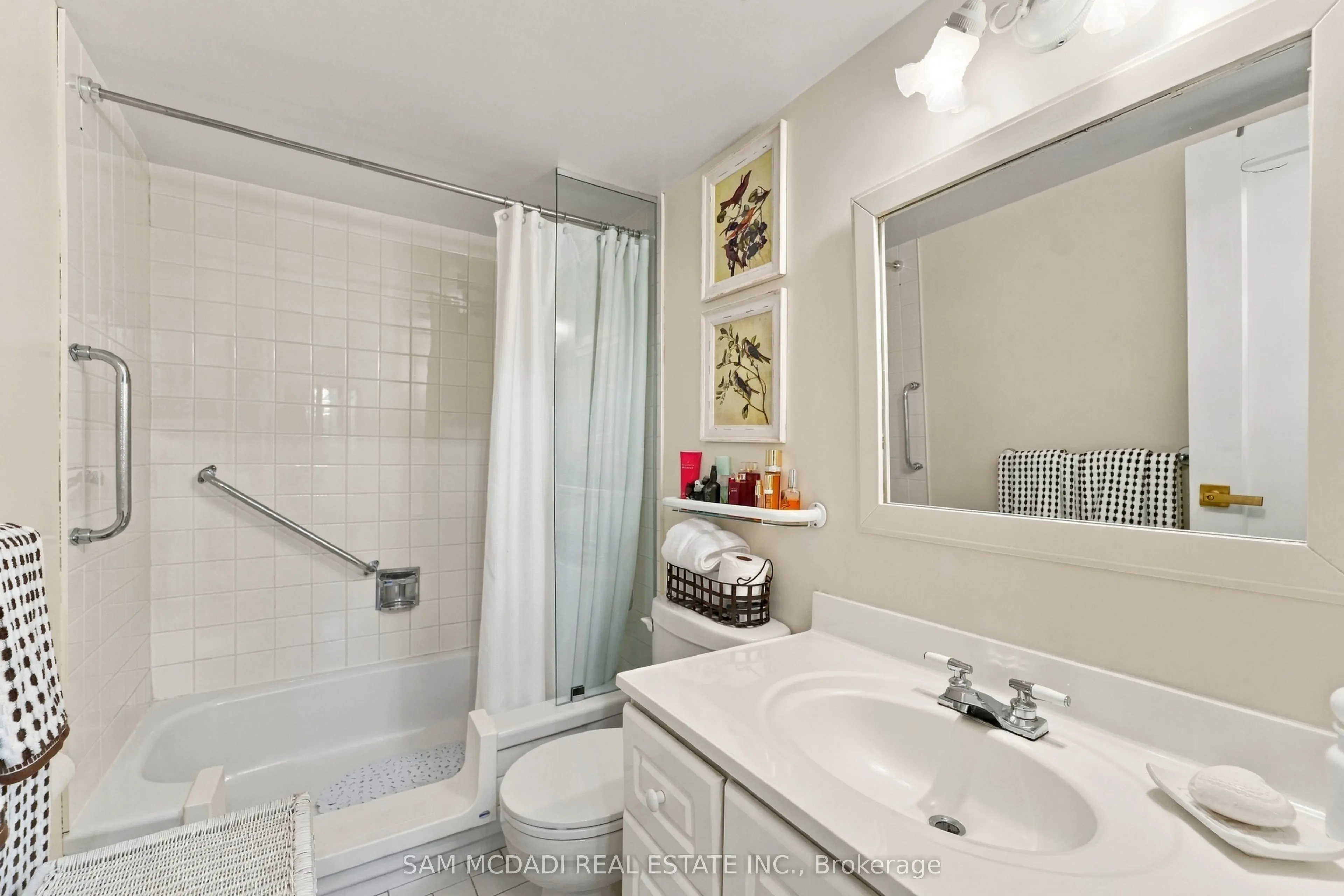 812 Burnhamthorpe Road #206