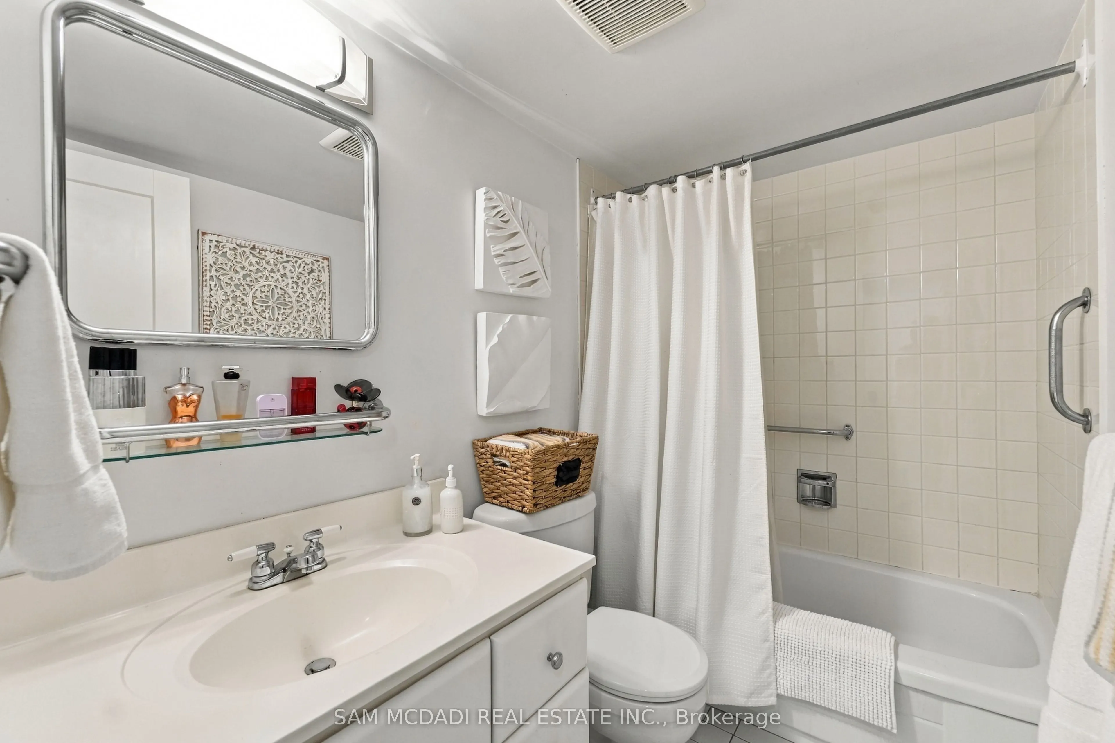 812 Burnhamthorpe Road #206