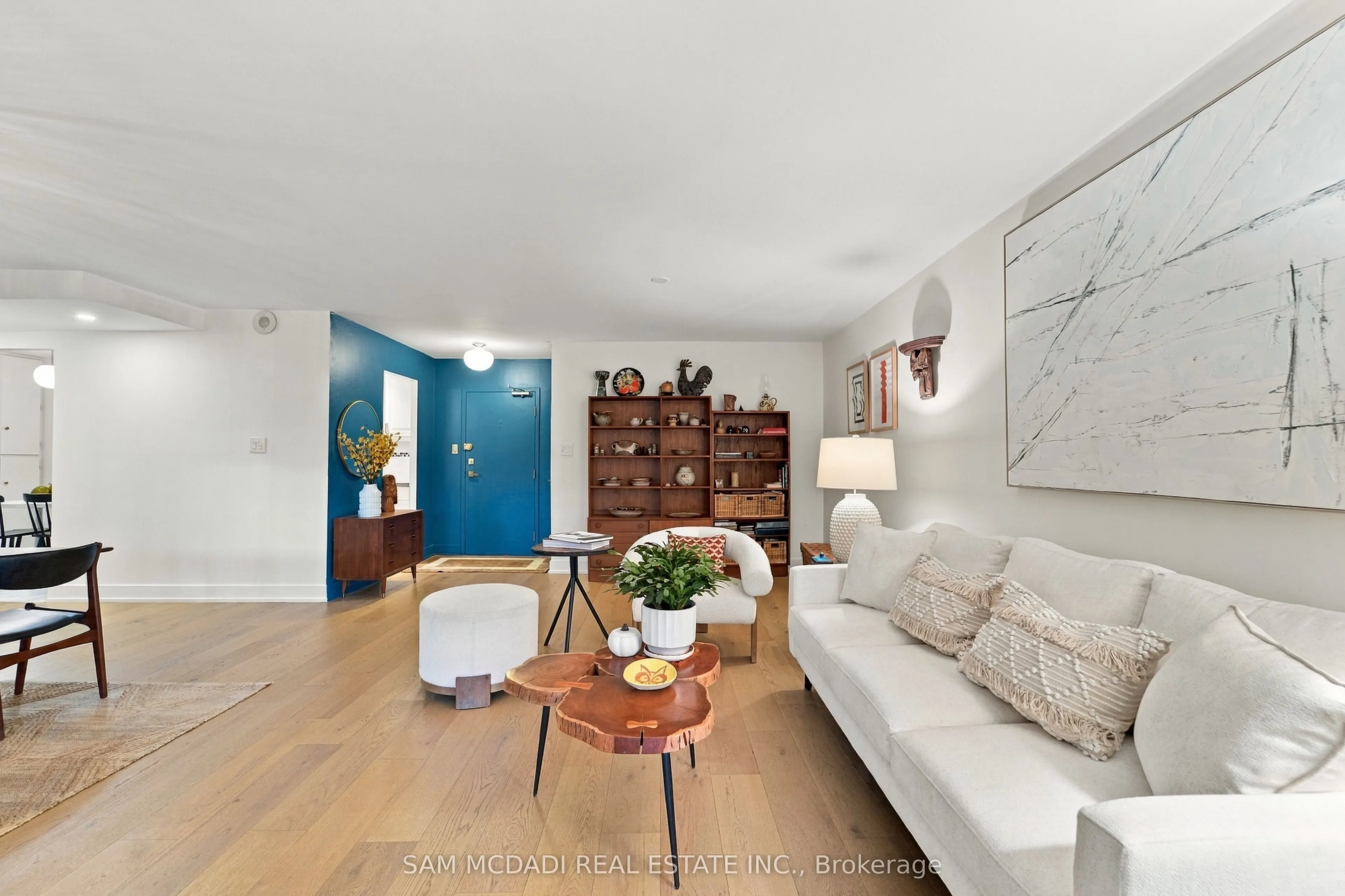 812 Burnhamthorpe Road #206
