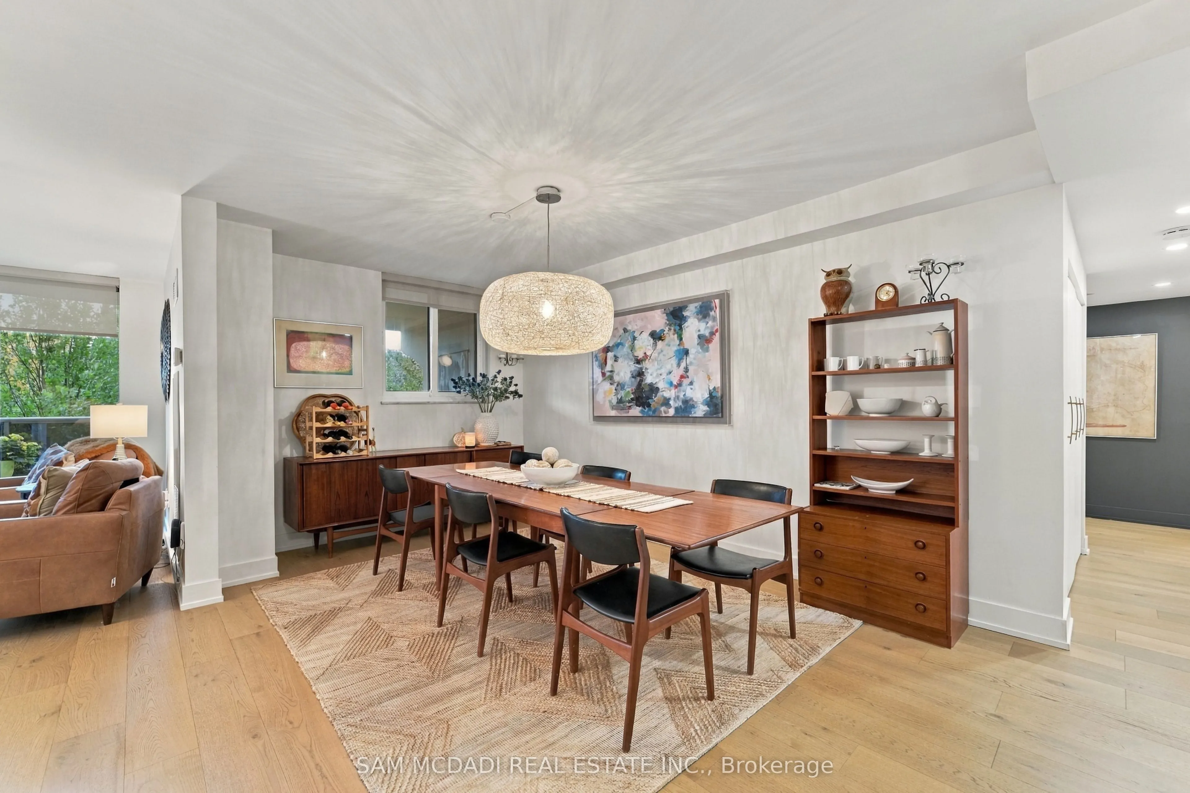 812 Burnhamthorpe Road #206