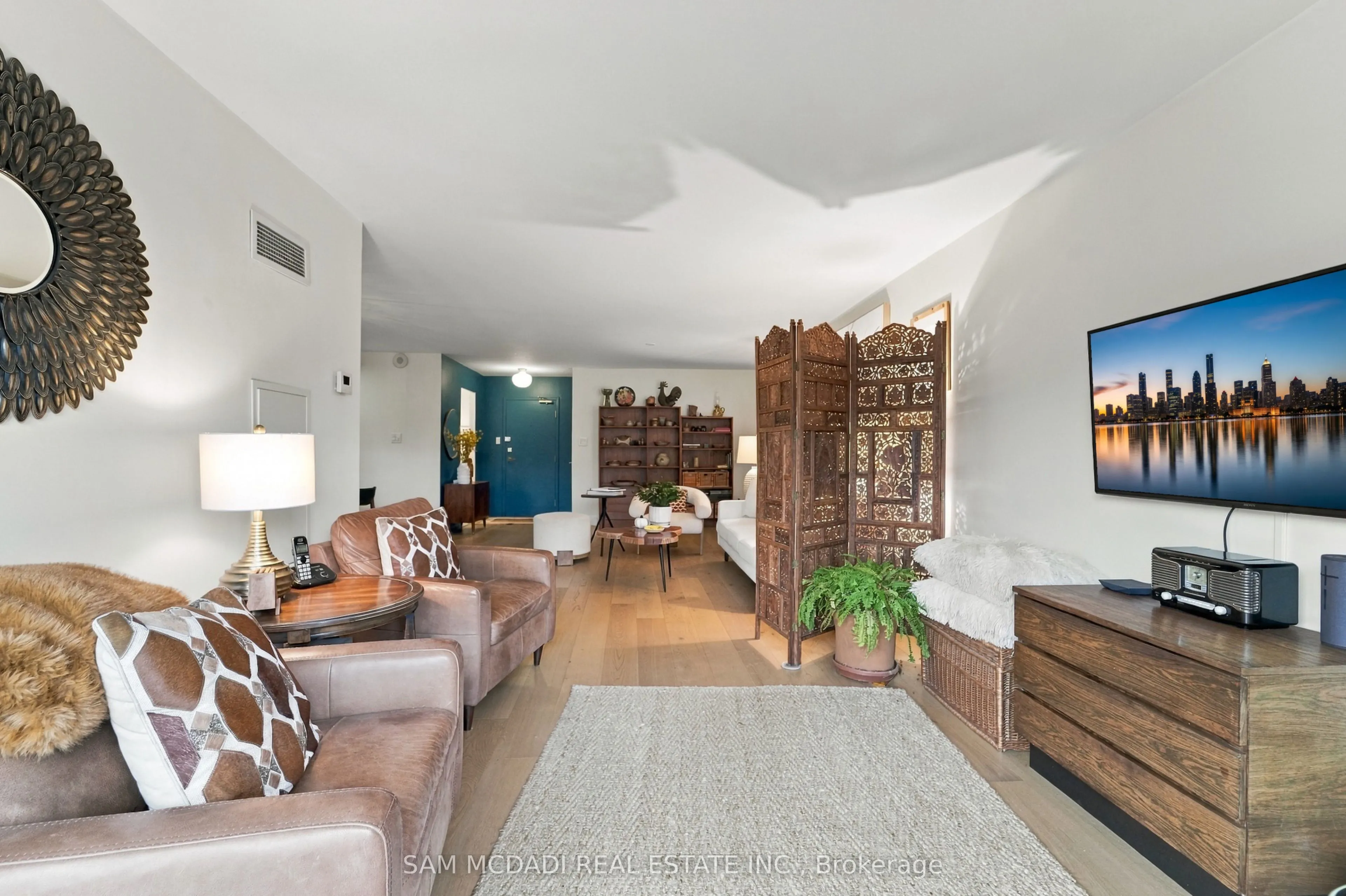 812 Burnhamthorpe Road #206