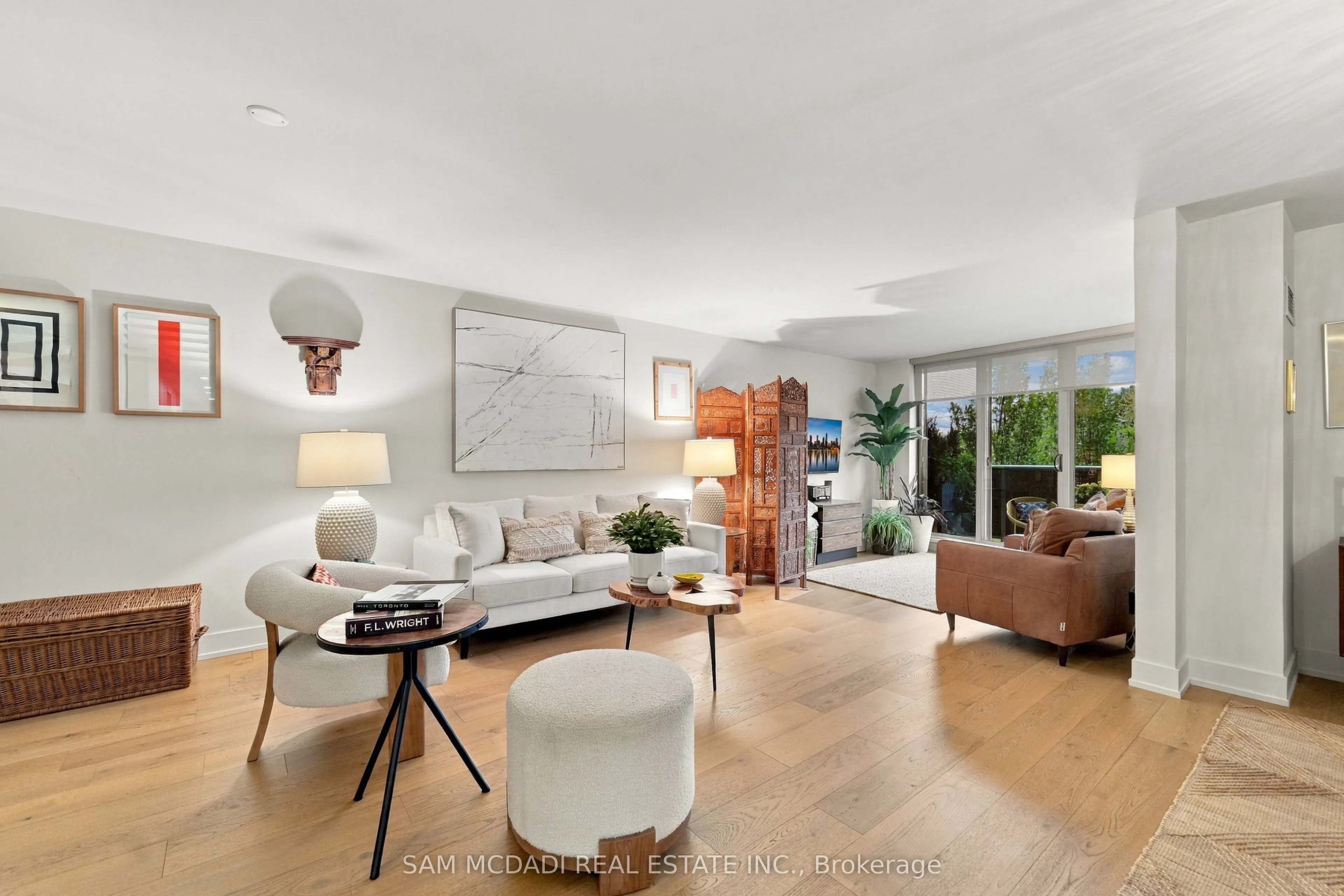812 Burnhamthorpe Road #206