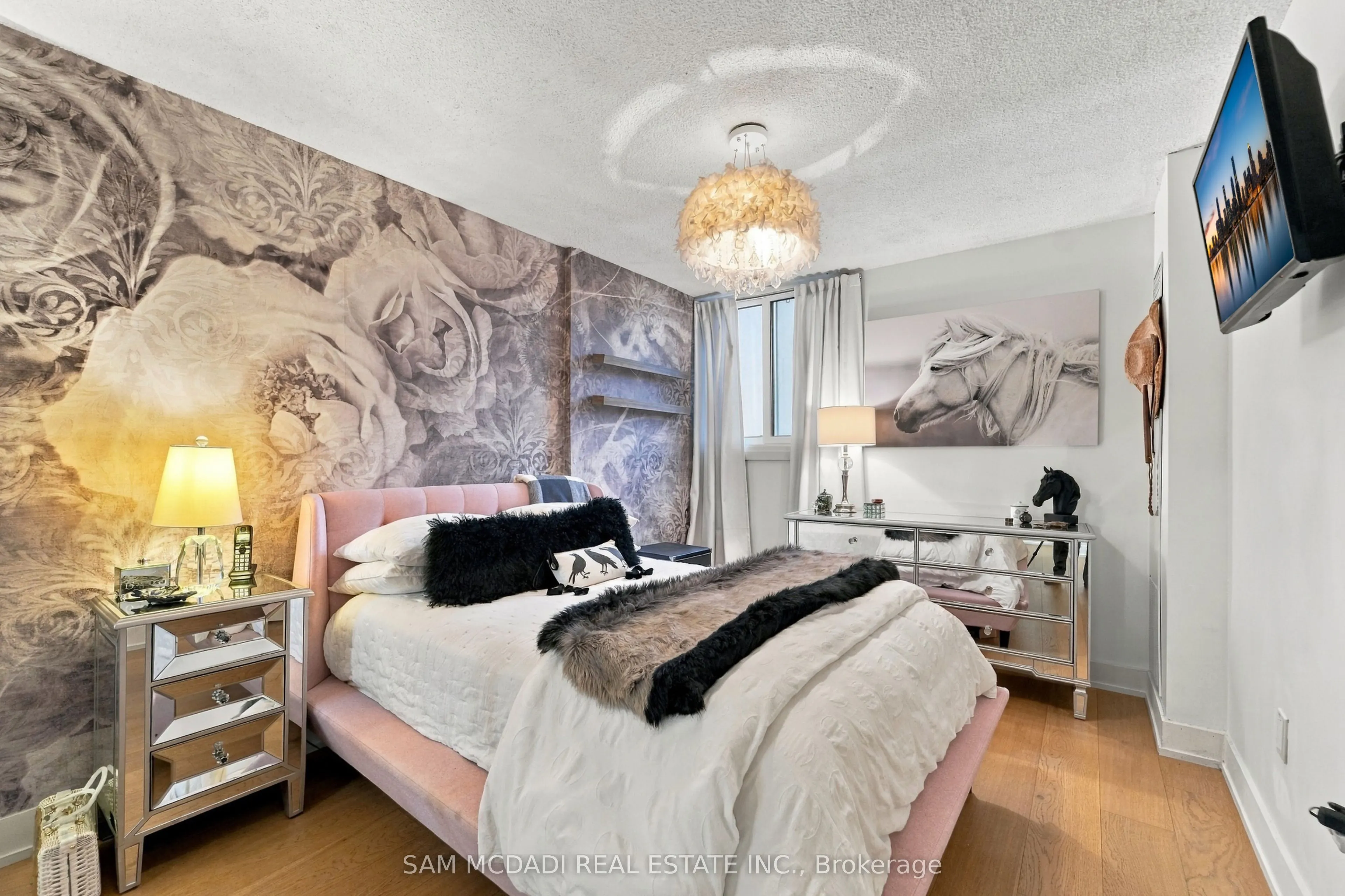 812 Burnhamthorpe Road #206