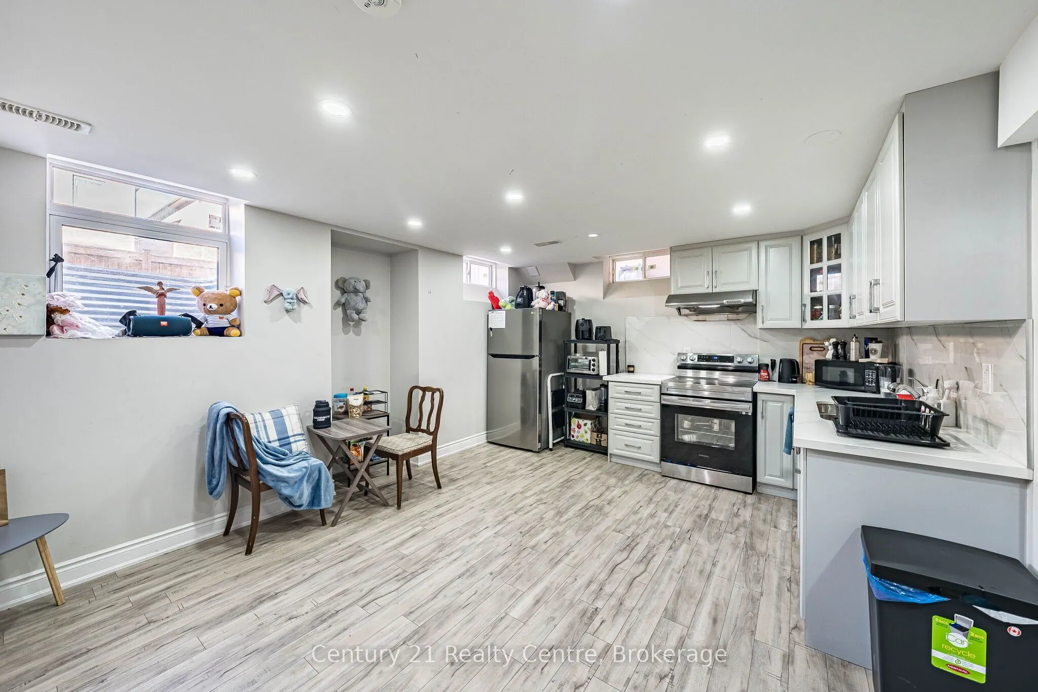 355 Royal West Drive W