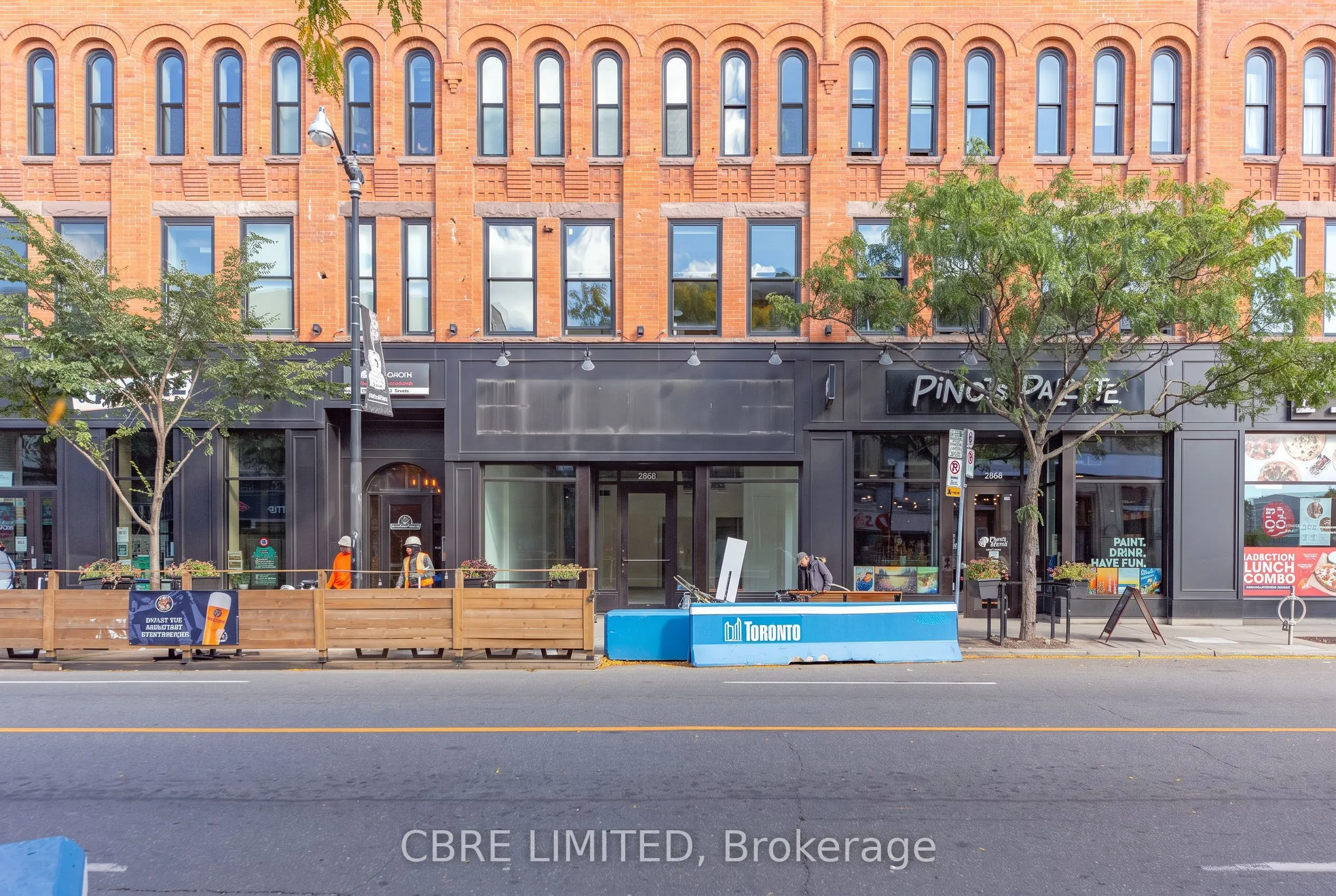 2868 Dundas Street W