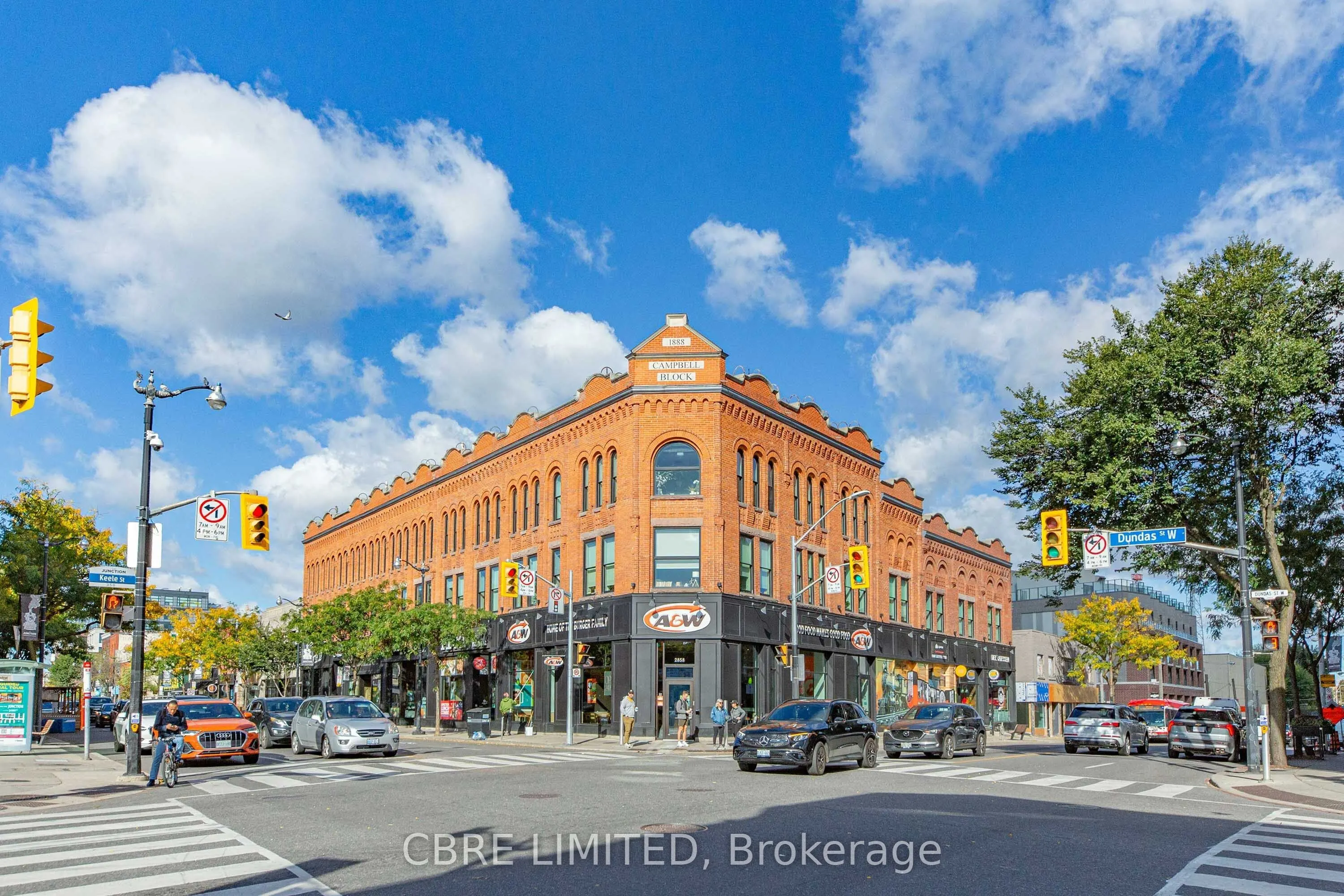 2868 Dundas Street W