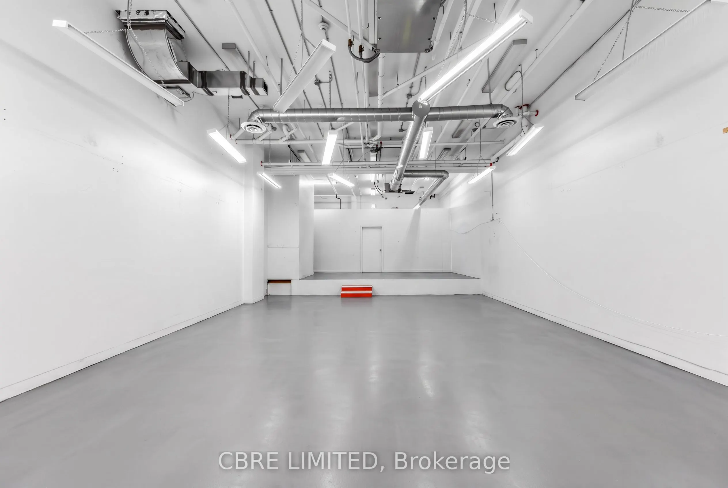 2868 Dundas Street W
