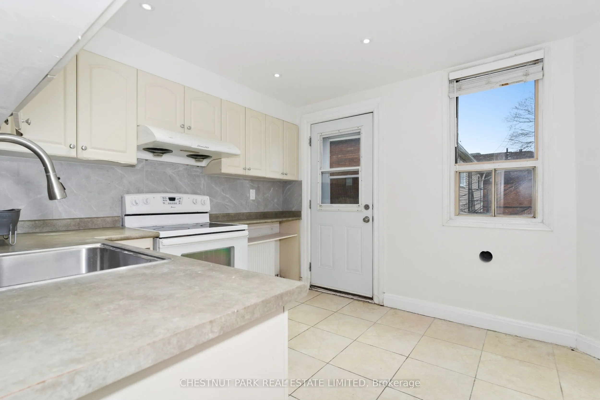 41 Roncesvalles Avenue #Upper