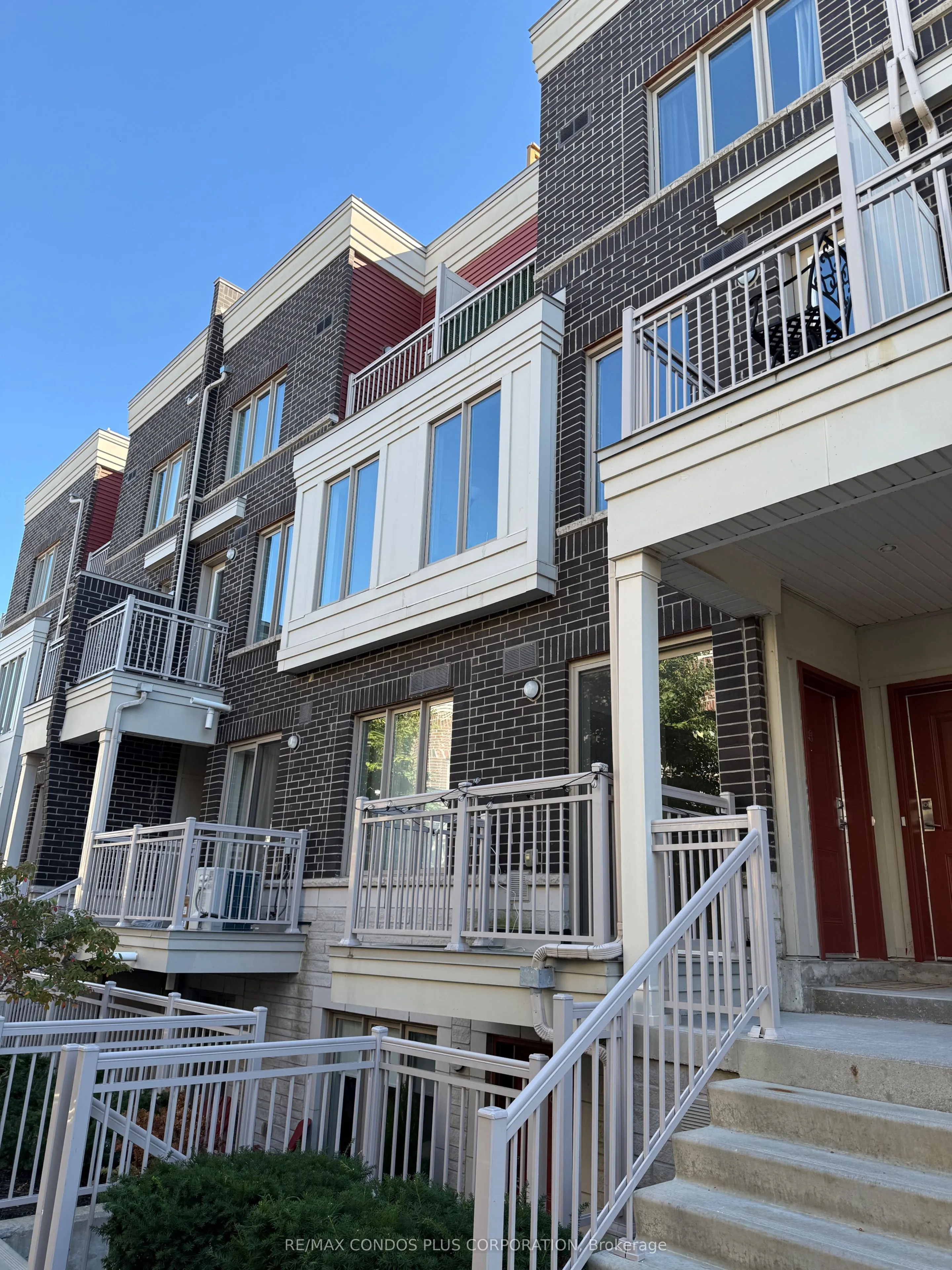 90 Eastwood Park Gardens #Unit 8