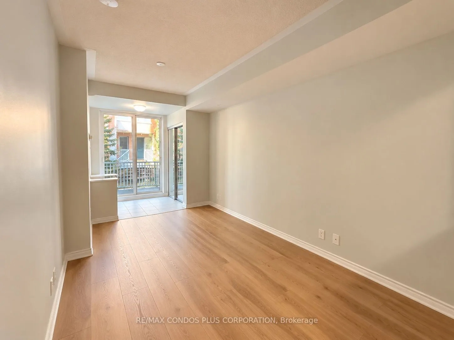 90 Eastwood Park Gardens #Unit 8