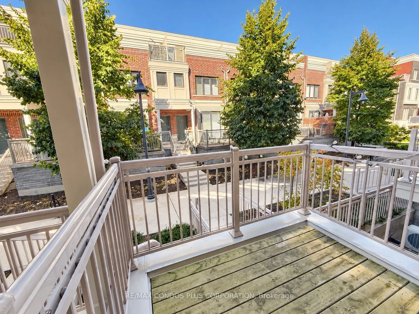 90 Eastwood Park Gardens #Unit 8