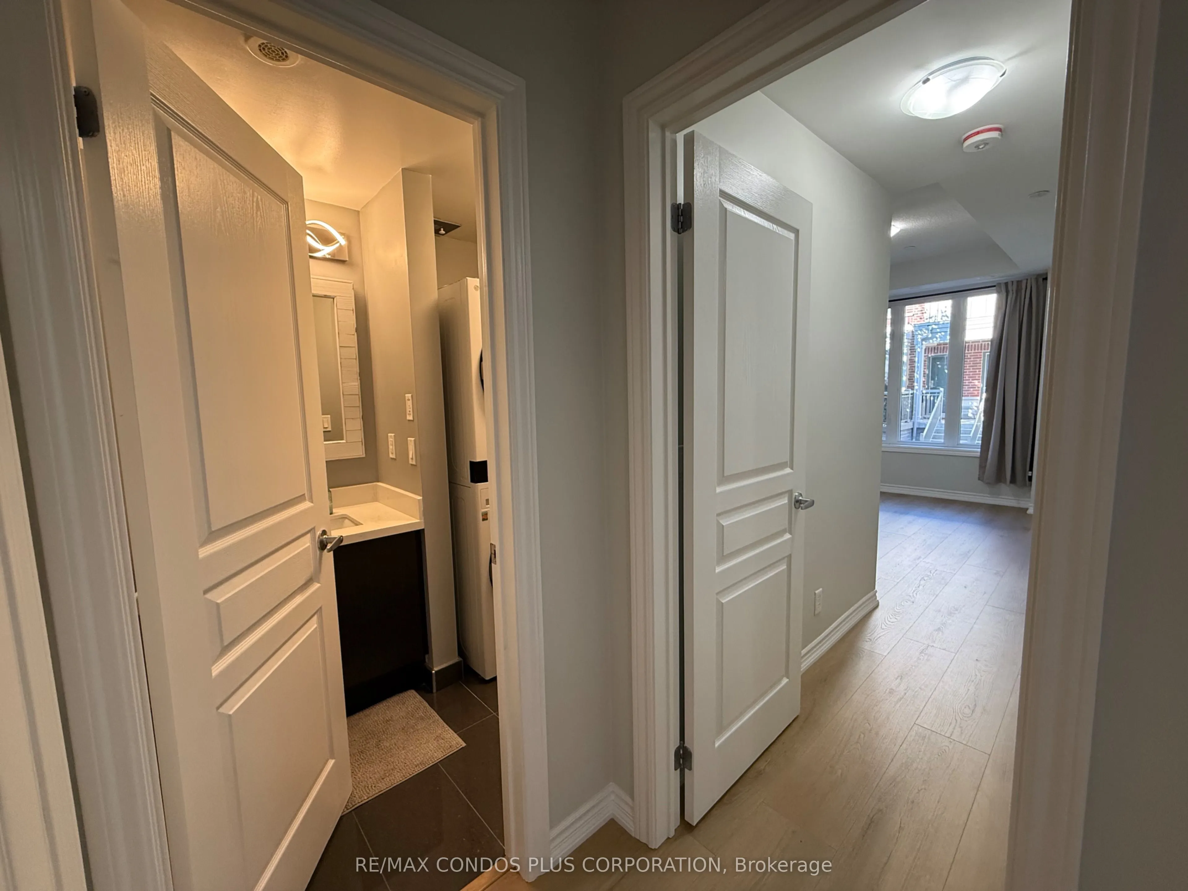 90 Eastwood Park Gardens #Unit 8