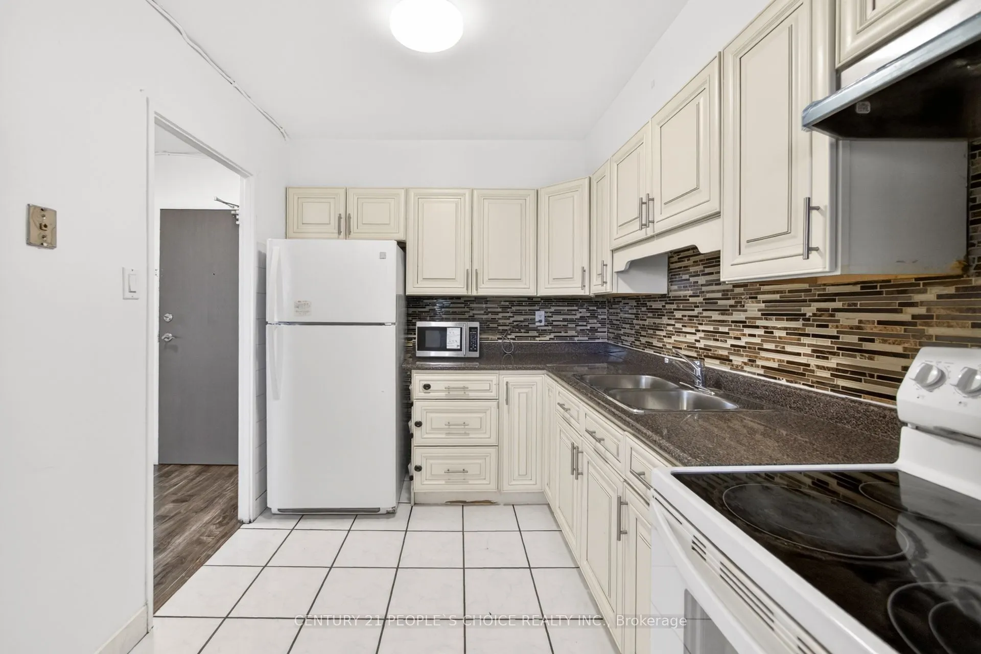 3390 Weston Road #902
