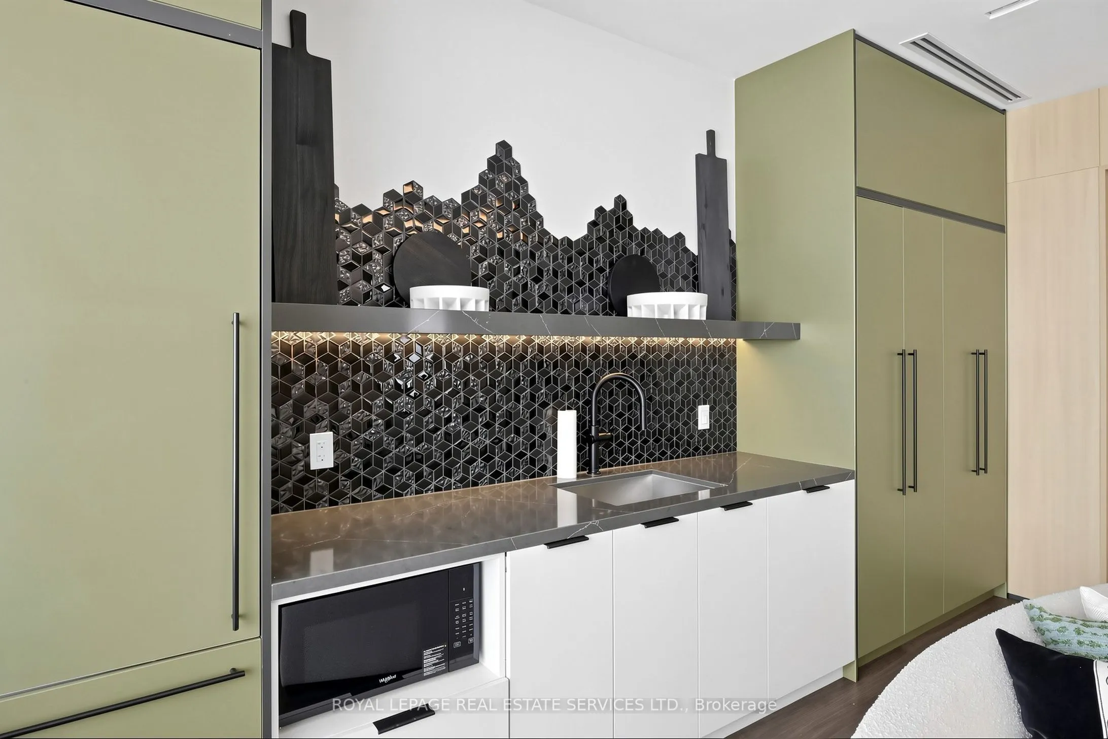 740 Whitlock Avenue #405