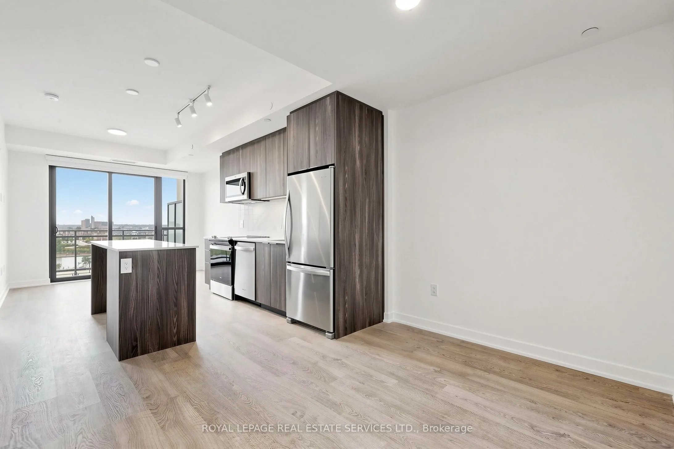 740 Whitlock Avenue #405