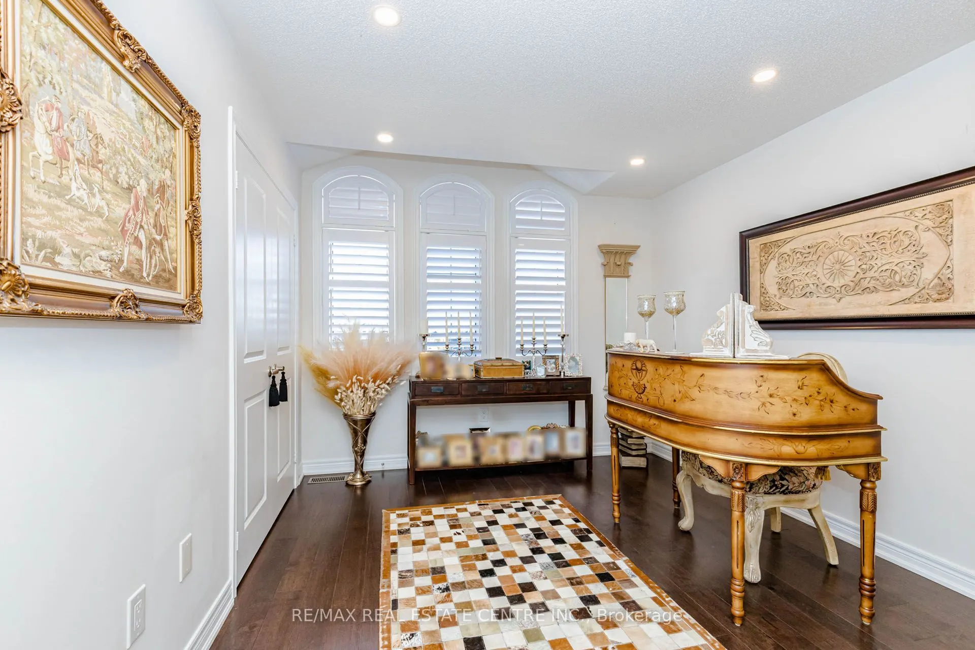 4061 Channing Crescent