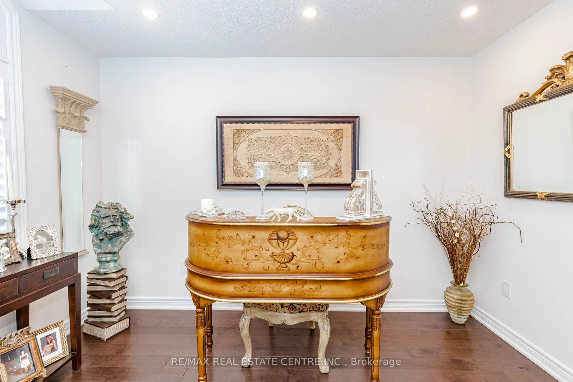 4061 Channing Crescent