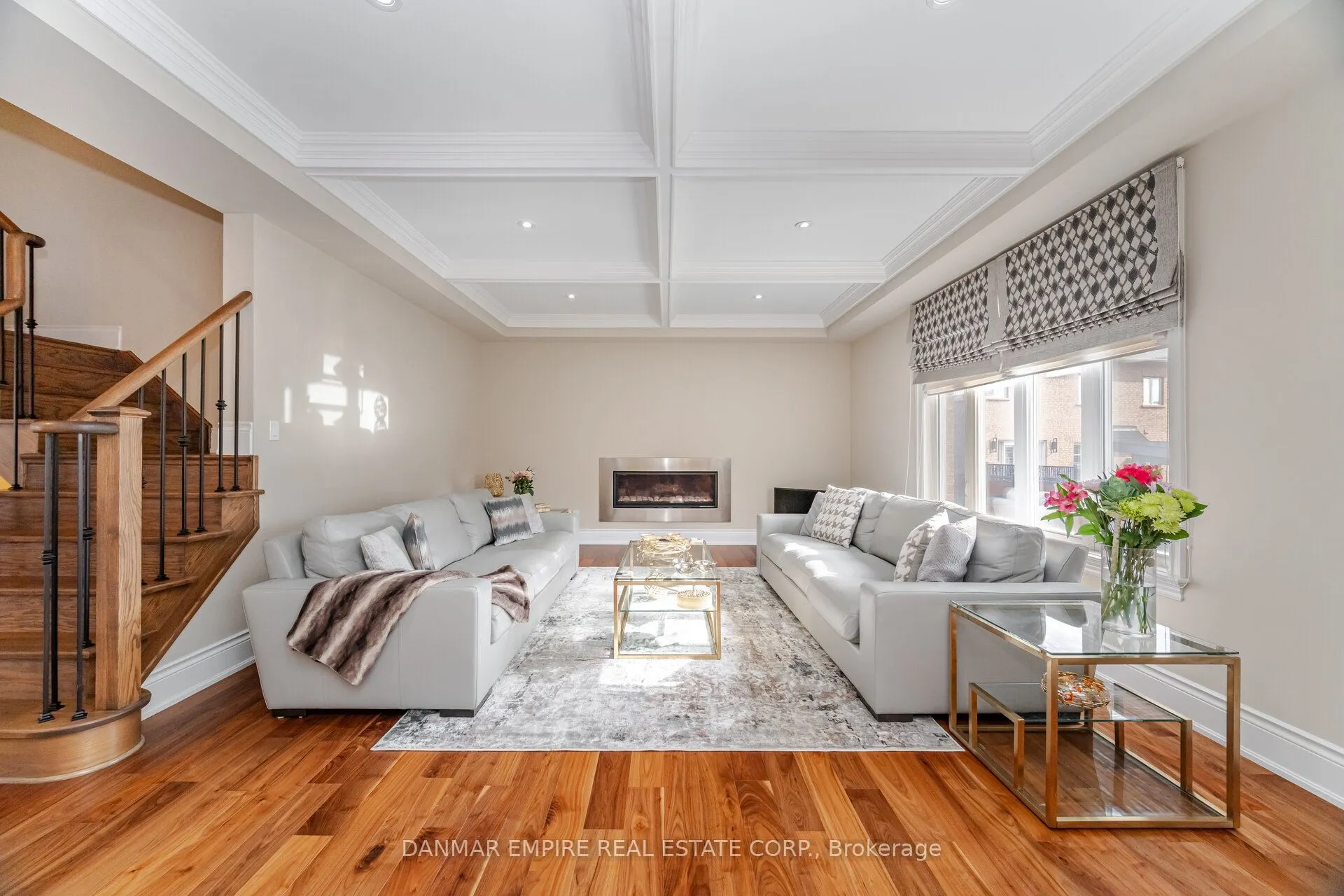 2118 Vineland Crescent