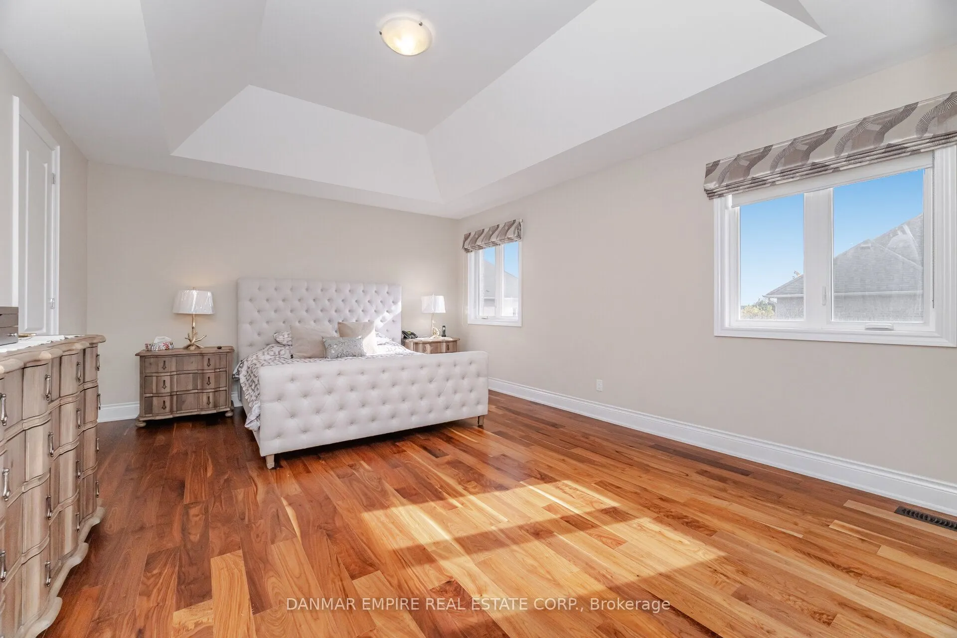 2118 Vineland Crescent