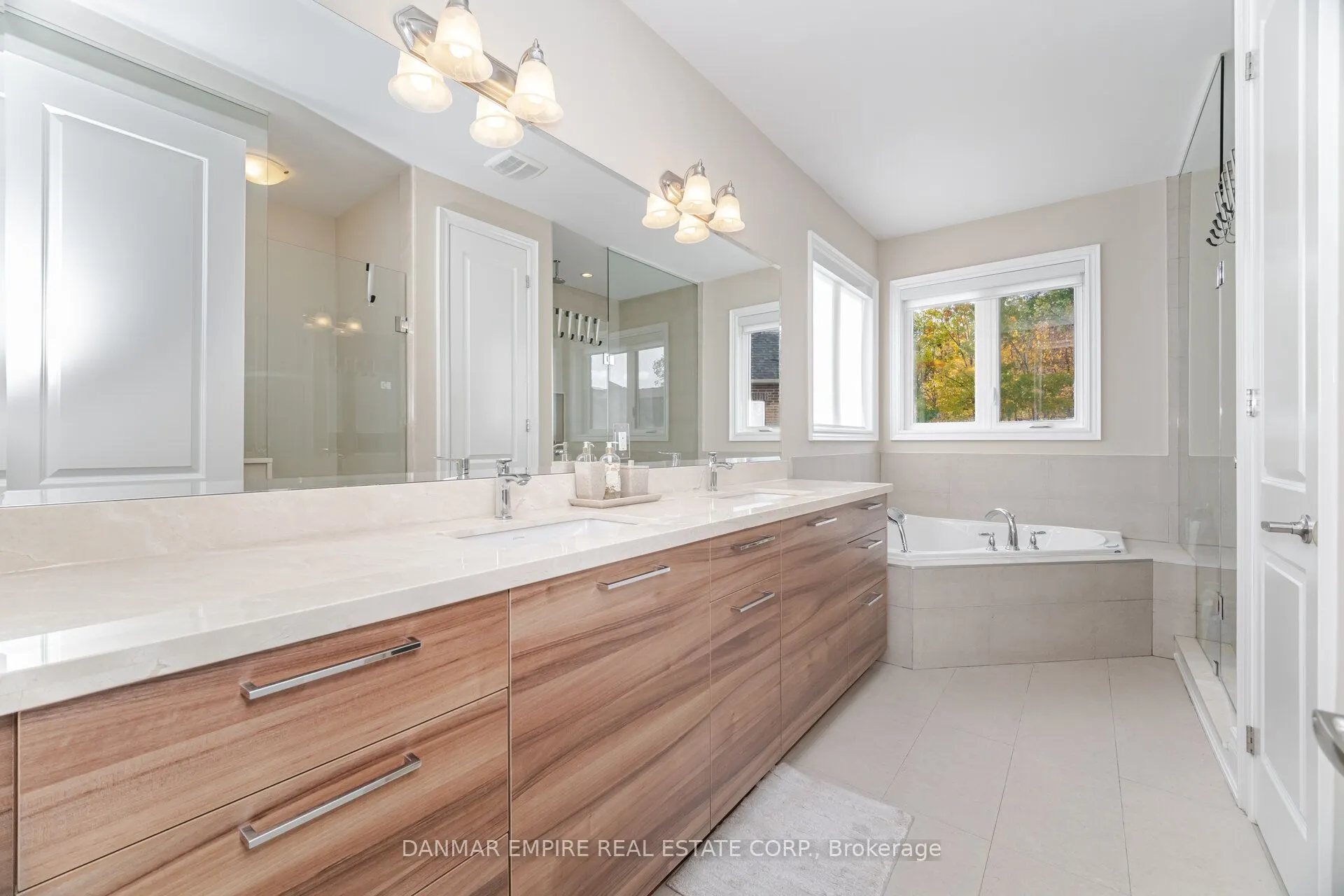 2118 Vineland Crescent