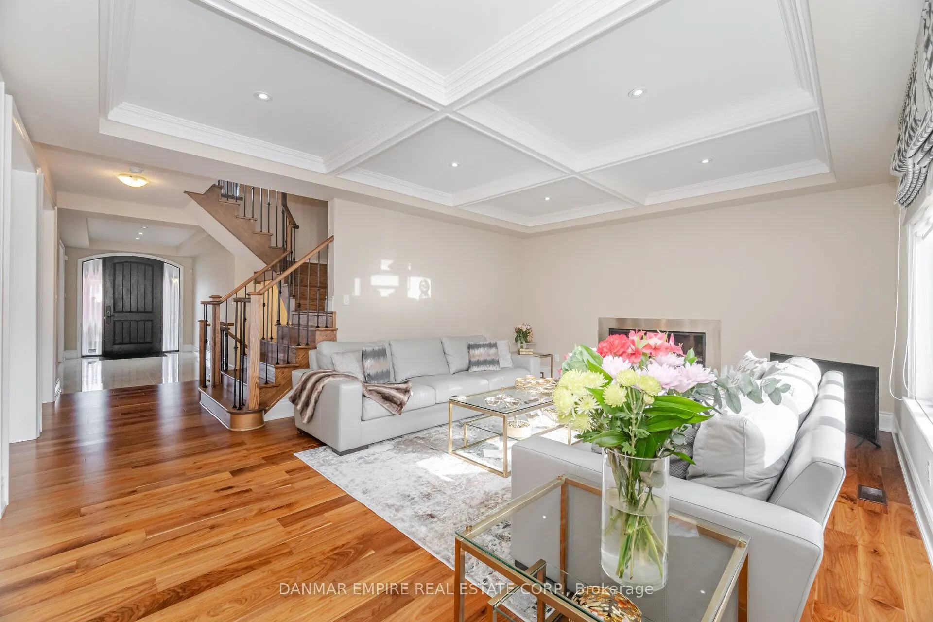 2118 Vineland Crescent