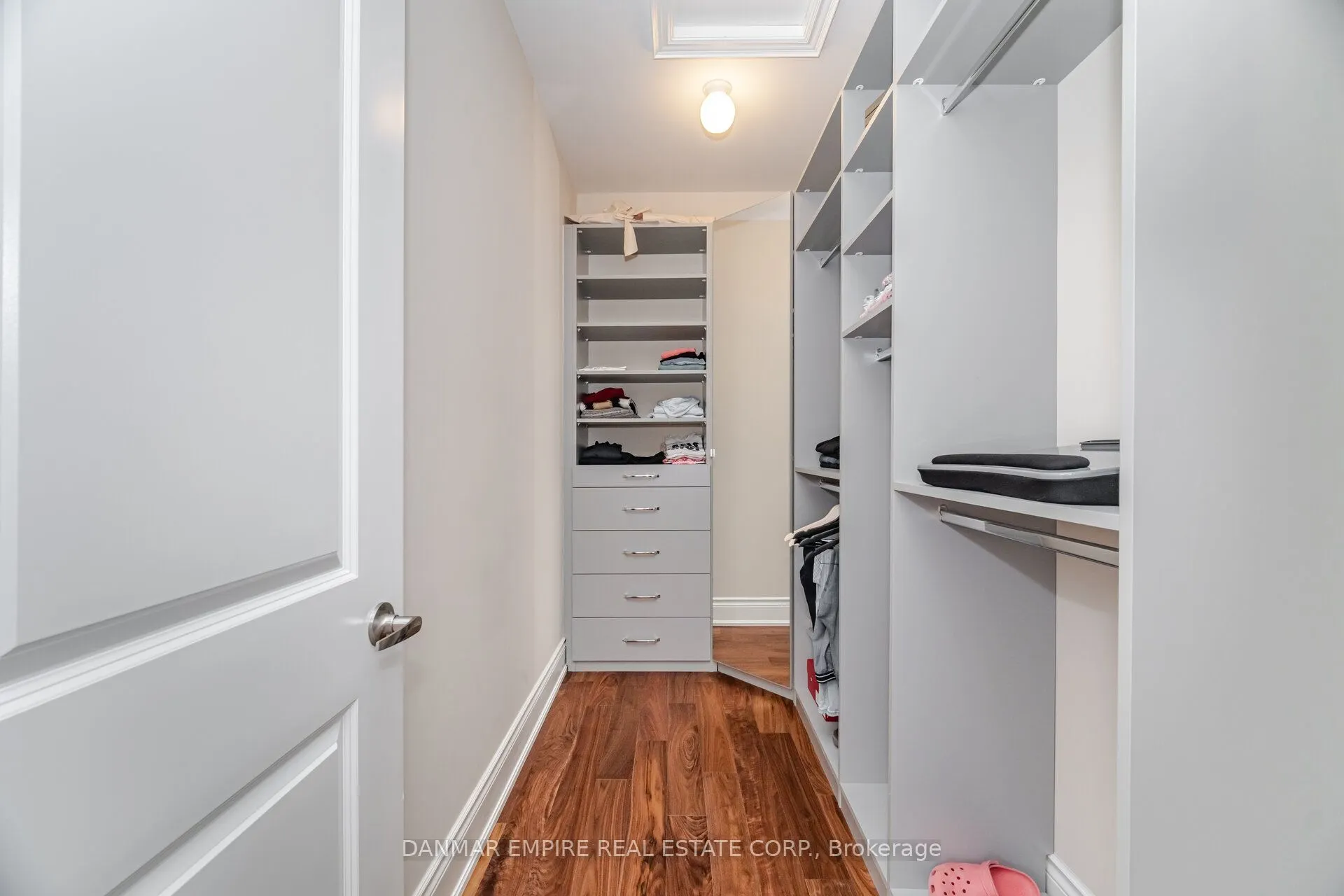 2118 Vineland Crescent