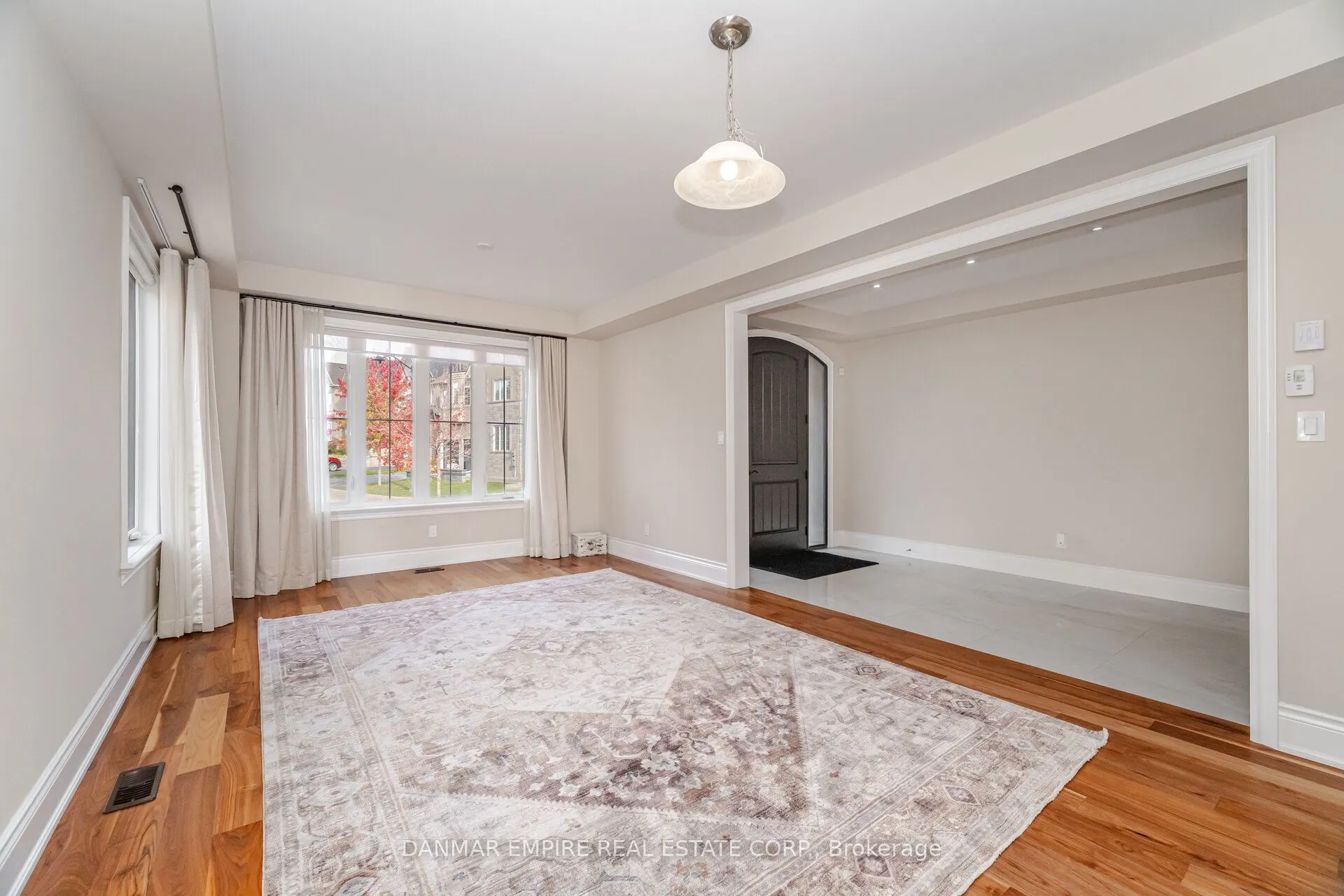 2118 Vineland Crescent