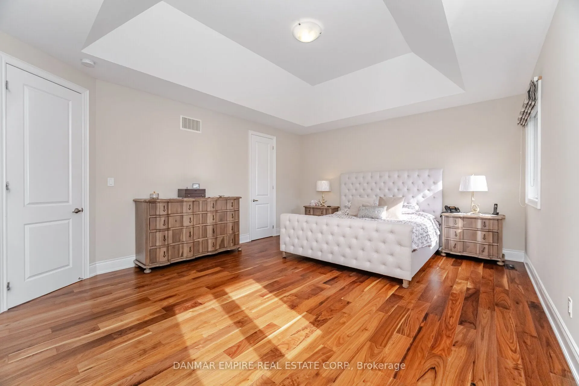 2118 Vineland Crescent