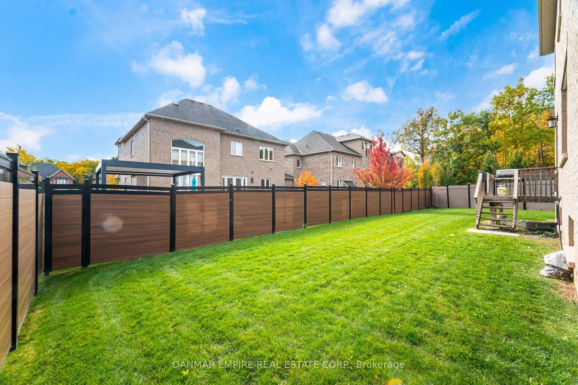 2118 Vineland Crescent
