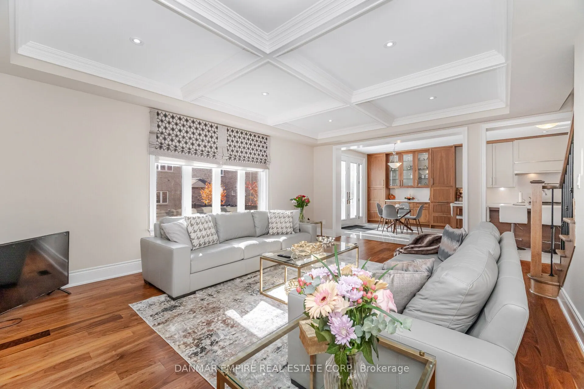 2118 Vineland Crescent
