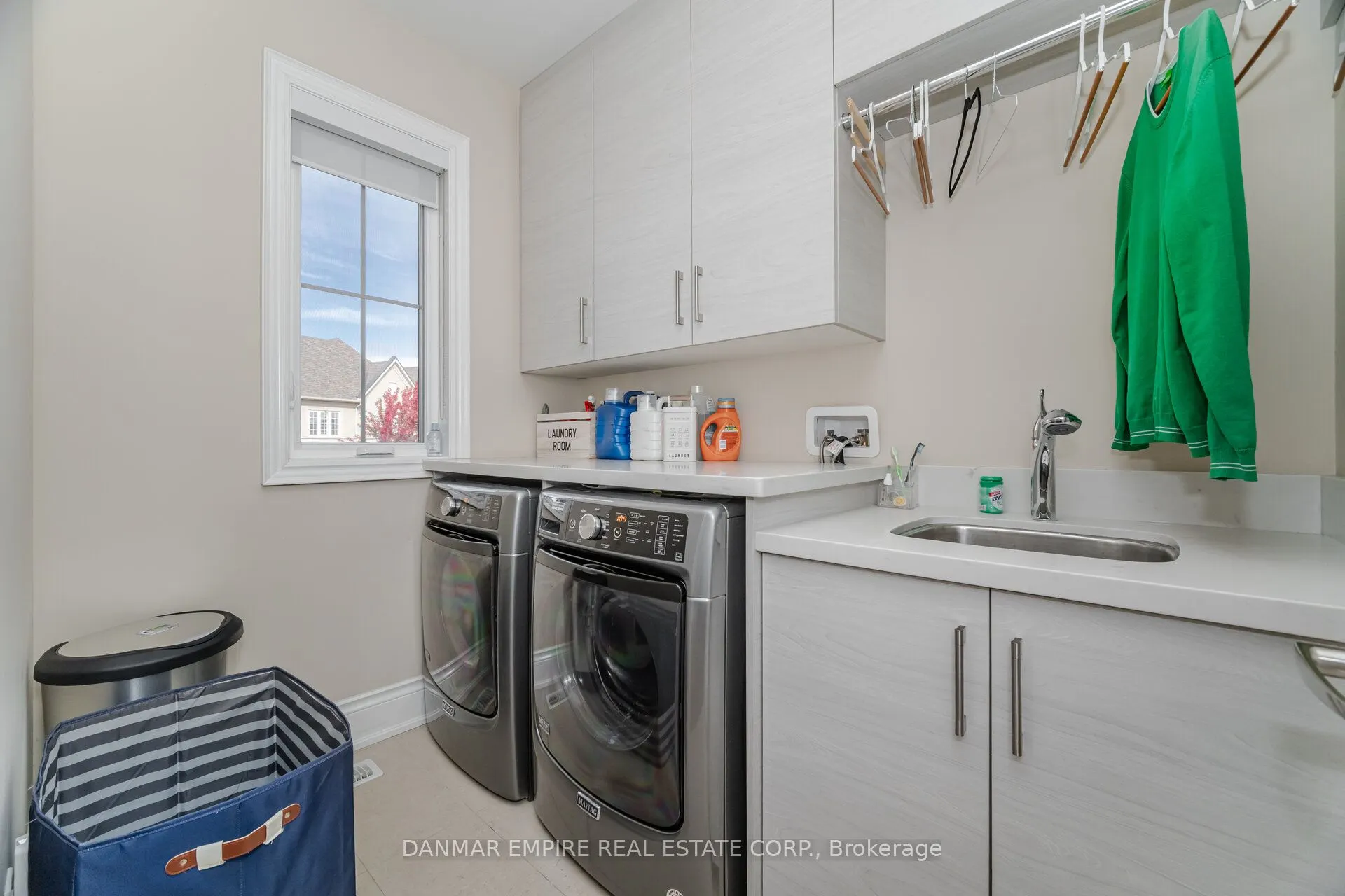 2118 Vineland Crescent